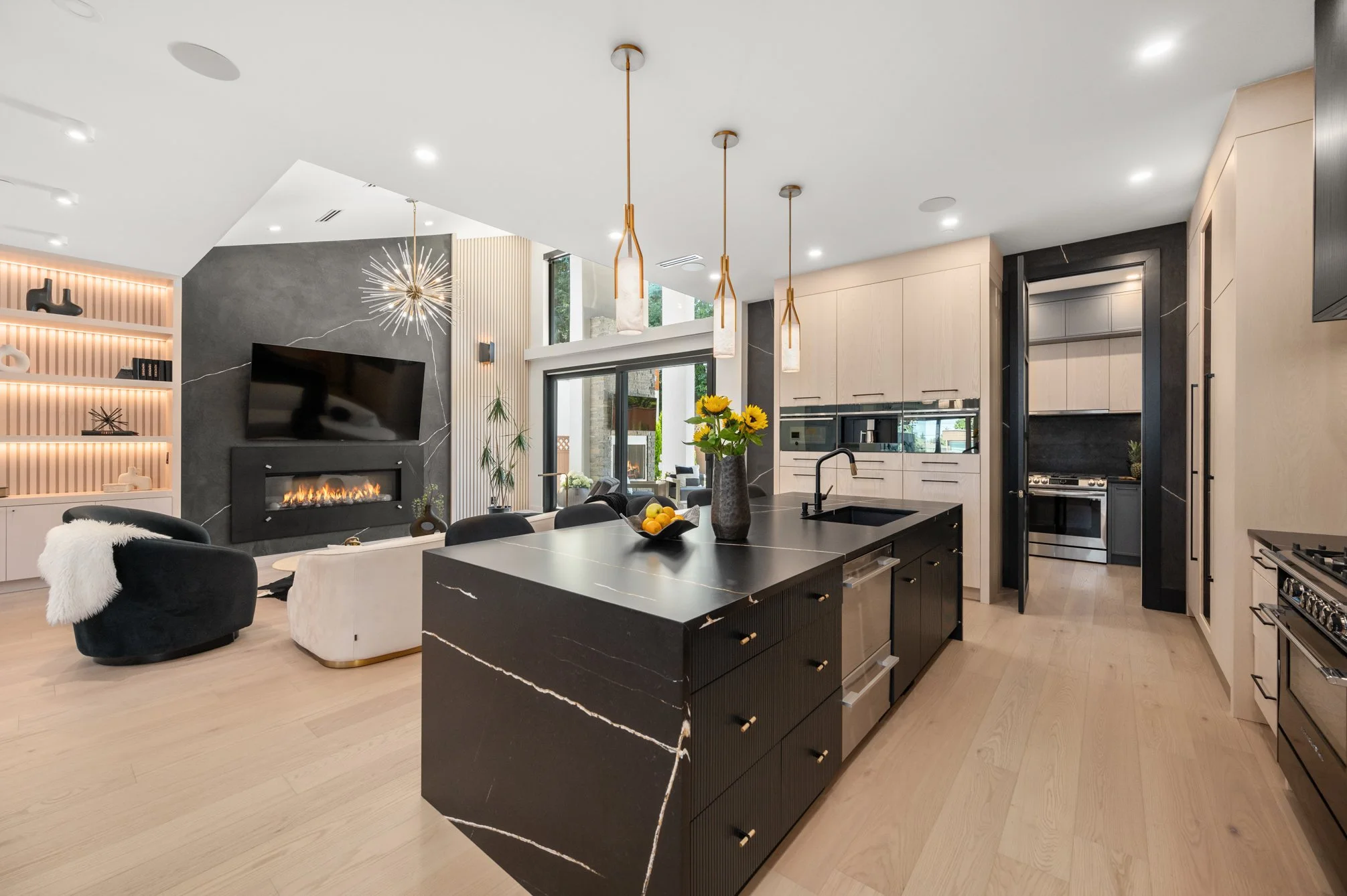 1255 Kent St White Rock 17.jpg