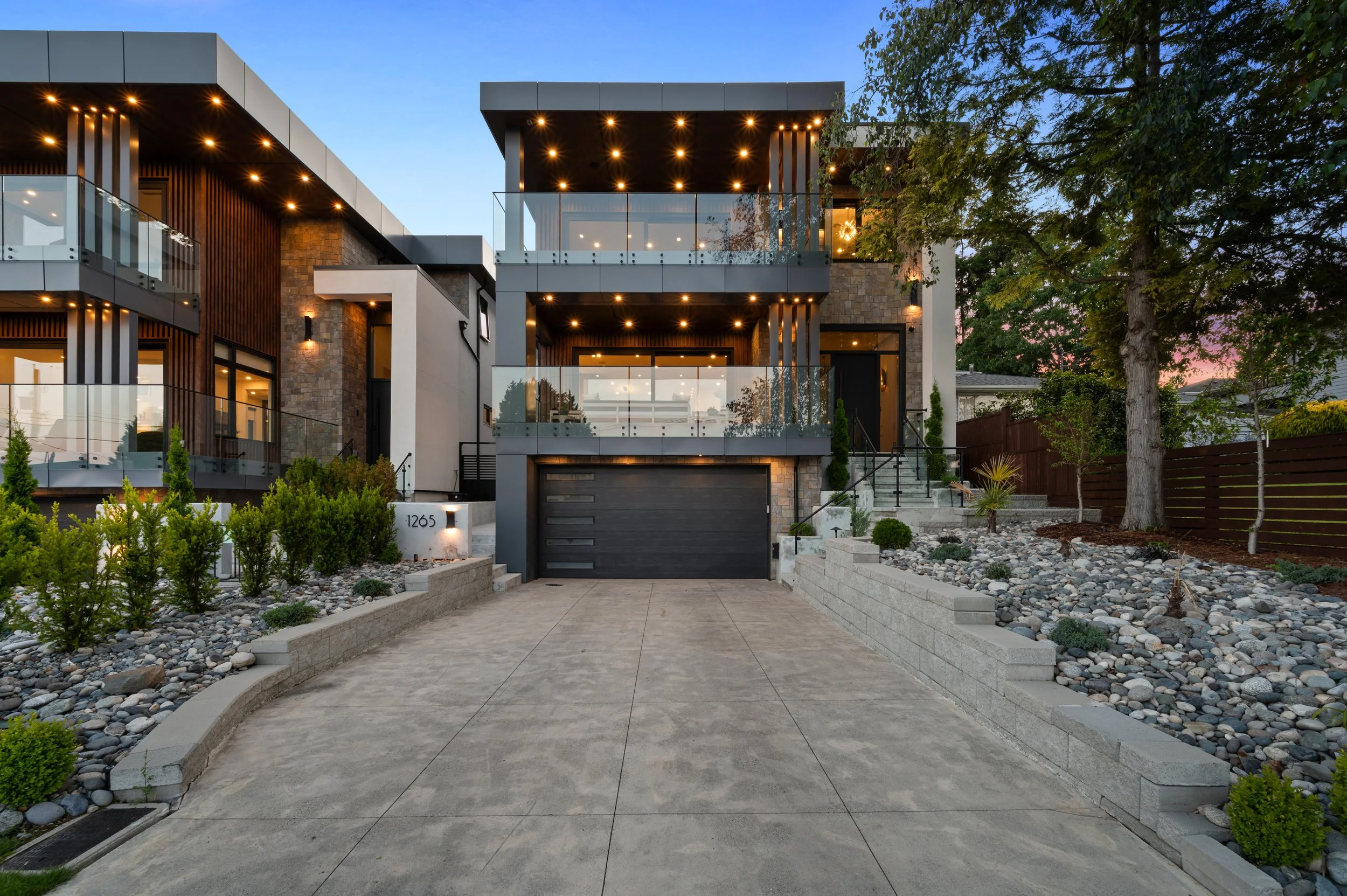 1265 Kent St White Rock Twilight Stills 02.jpg