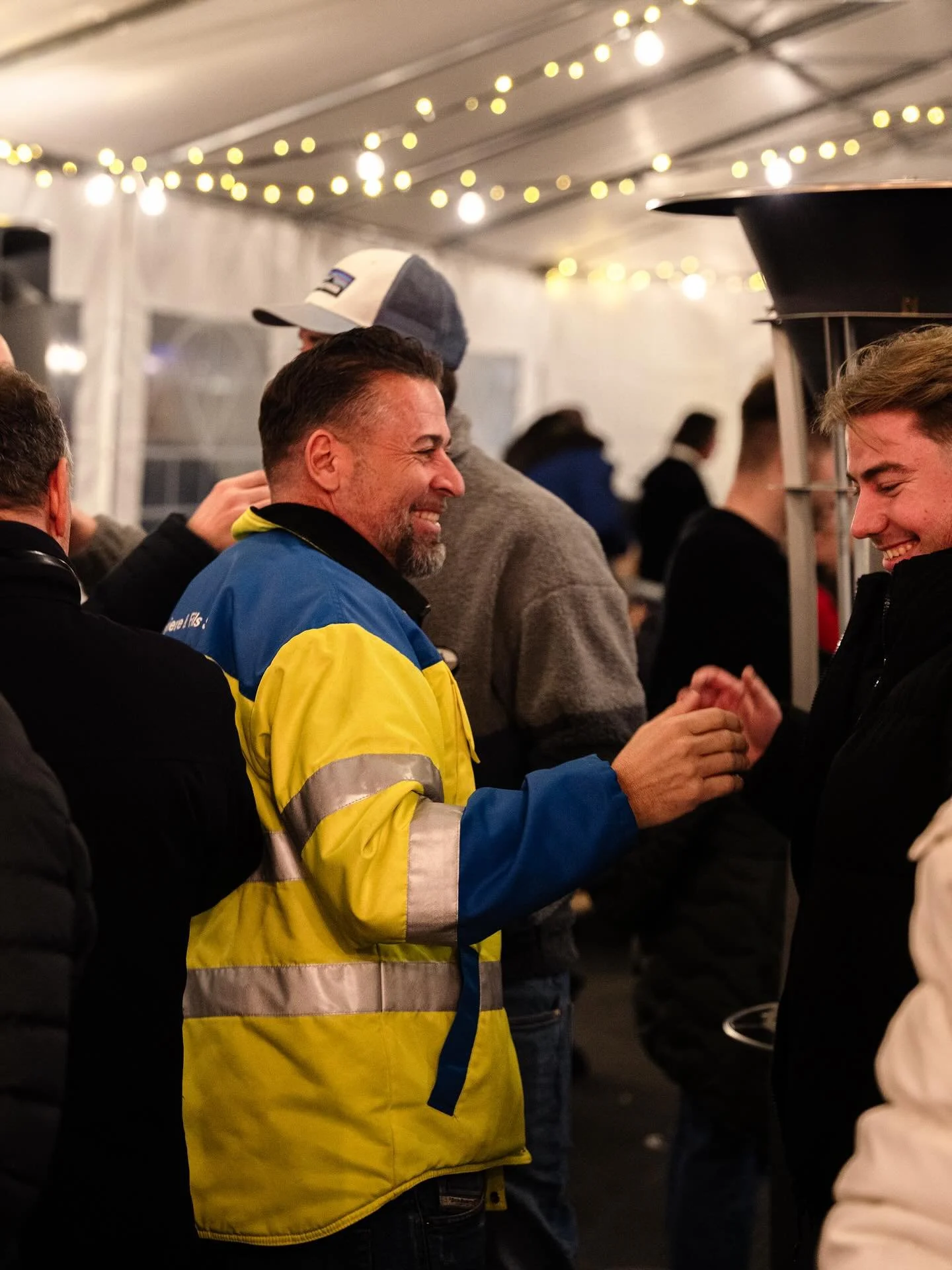 J-2 🍾🌲

Qu&rsquo;est-ce qu&rsquo;on se r&eacute;jouit de retrouver tous ces sourires sous la tente de Sapin Blanc 🤩

La bonne humeur, la convivialit&eacute; et le partage ont fait vibrer notre bar d&rsquo;hiver et sa patinoire synth&eacute;tique l