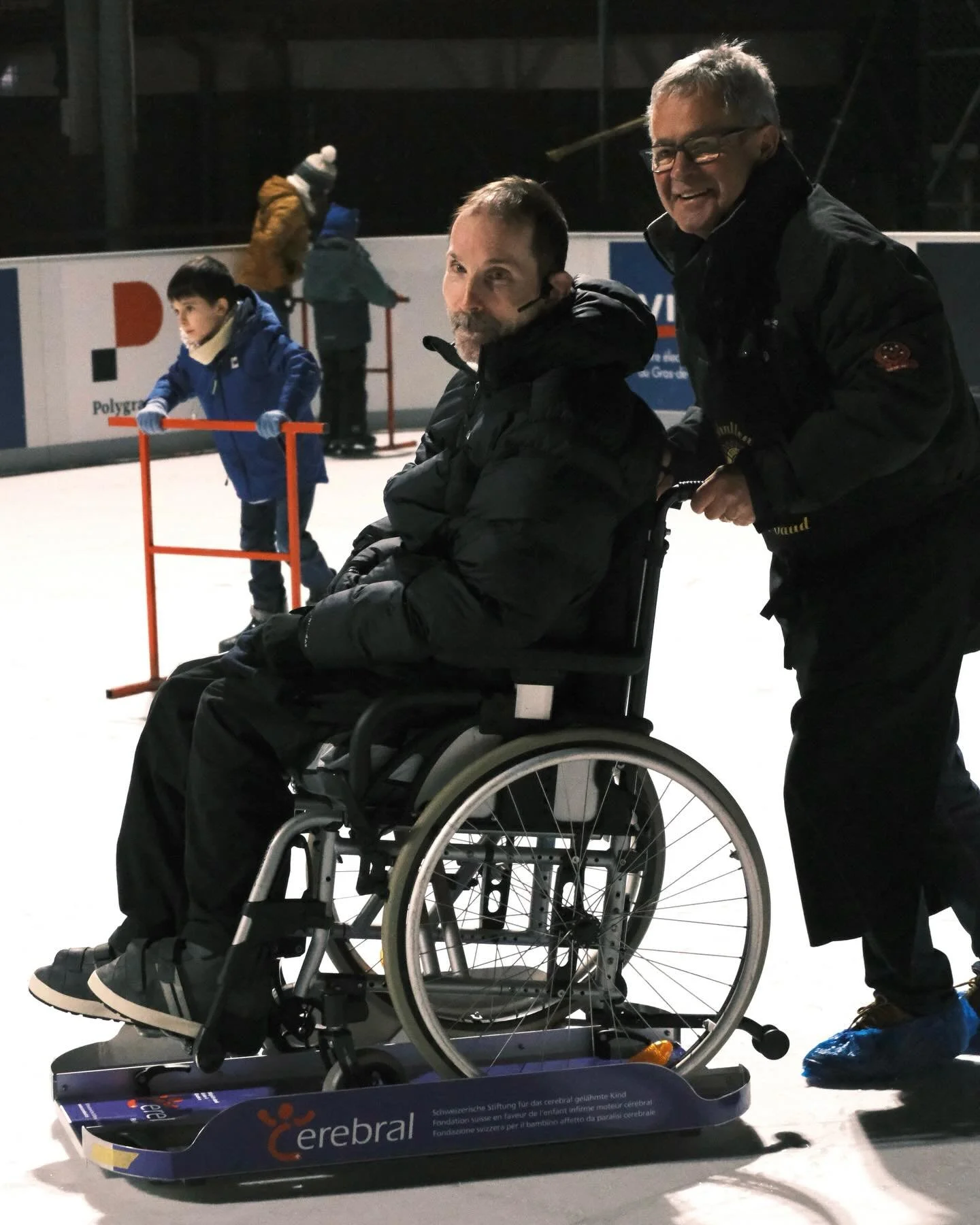 Cette collaboration naissante avec la Fondation Cerebral nous tient particuli&egrave;rement &agrave; c&oelig;ur. Nous sommes fiers de pouvoir offrir &agrave; chacun la possibilit&eacute; de d&eacute;couvrir le patin &agrave; glace, sans barri&egrave;