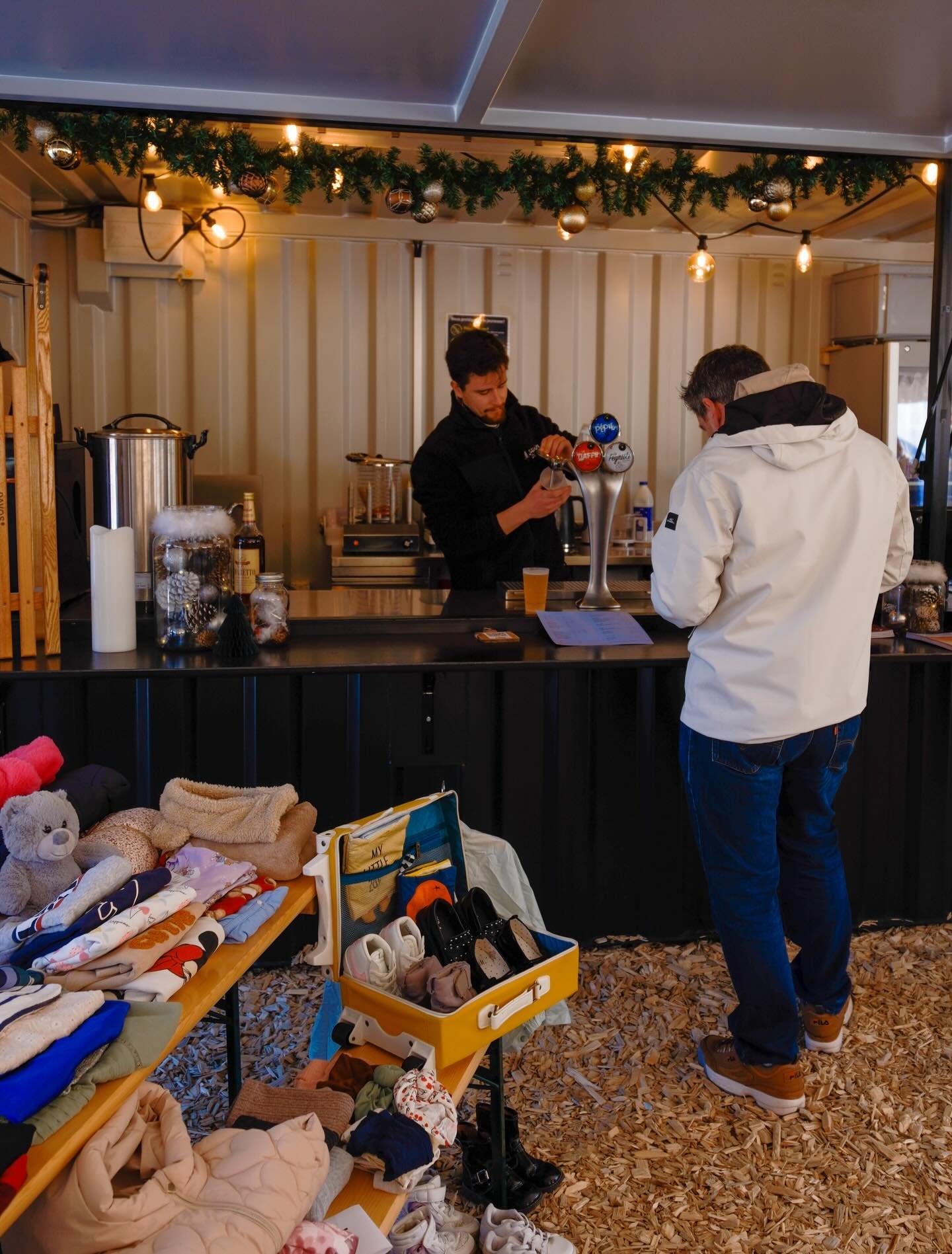 Dimanche dernier la neige et le soleil &eacute;taient au rendez-vous... tout comme vous ❄️

Nous avons eu le plaisir d&rsquo;organiser notre premier vide dressing. Une dizaine de stands &eacute;taient install&eacute;s d&egrave;s le d&eacute;but d&rsq