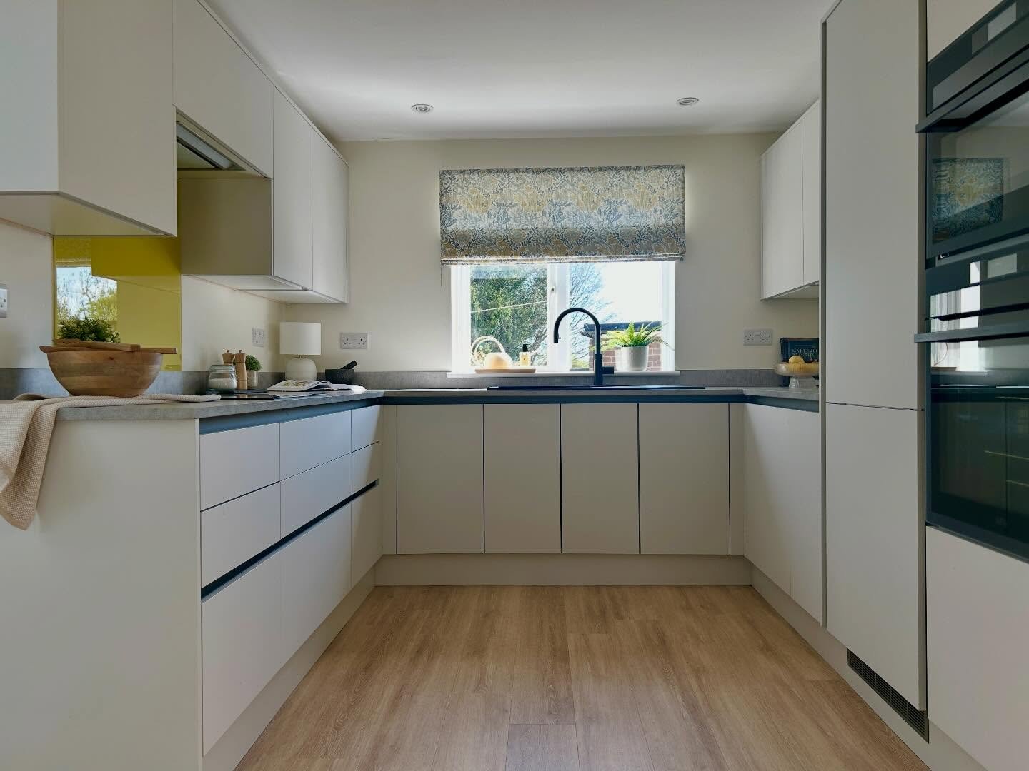 A few photos of a lovely @wren kitchen I worked on last year.

The client came to me as they felt unsure about their original choices for the units, worktop, flooring and wall colour. They wanted the space to feel bright and modern, alongside warm an
