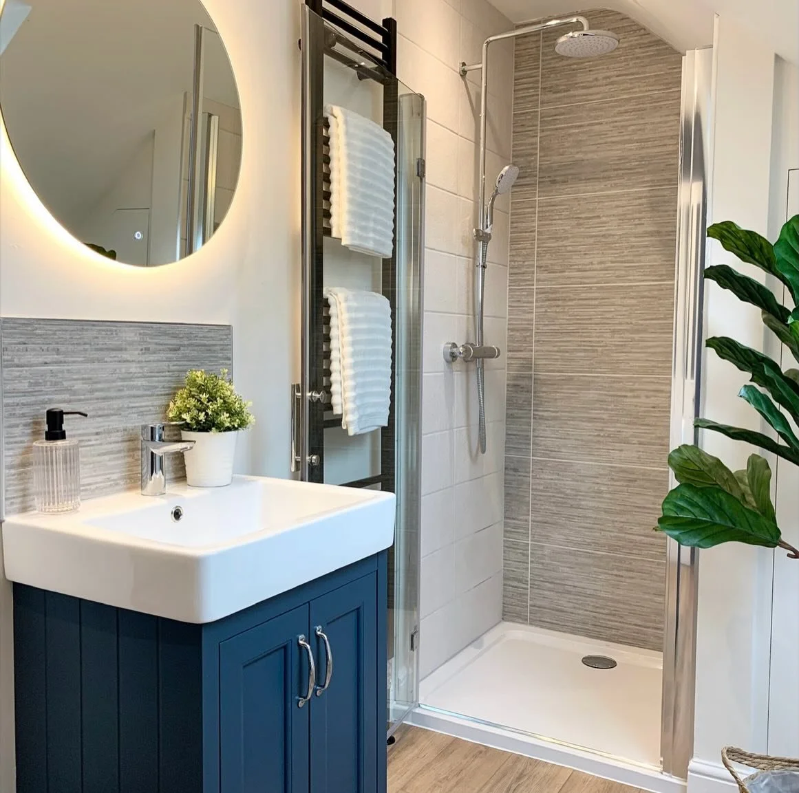 Throwback to this ensuite I designed a couple of years ago 🚿 

Definitely one of those spaces that needed a bit of creative thinking - small footprint, split levels, sloped ceilings and originally no WC in the space - so the layout and plumbing need