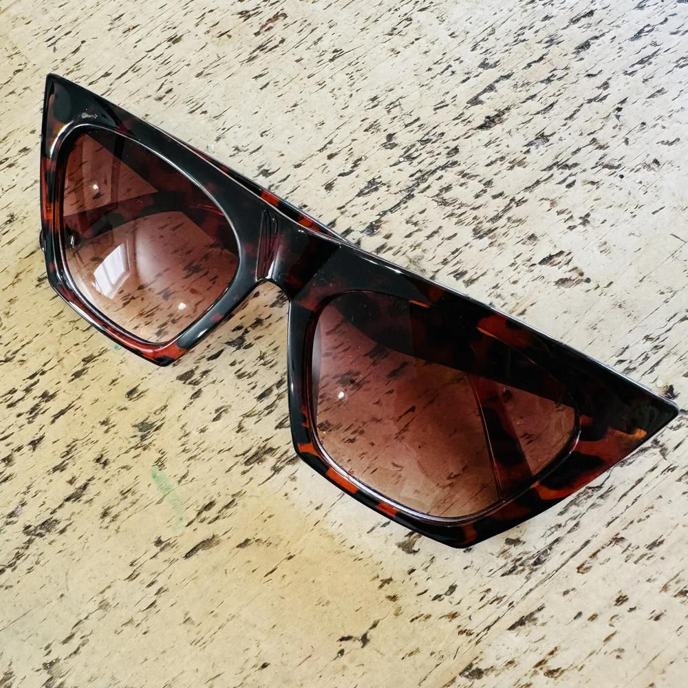 Tortoise shell sunglasses — THE VINTAGE CIRCUS display picture 1