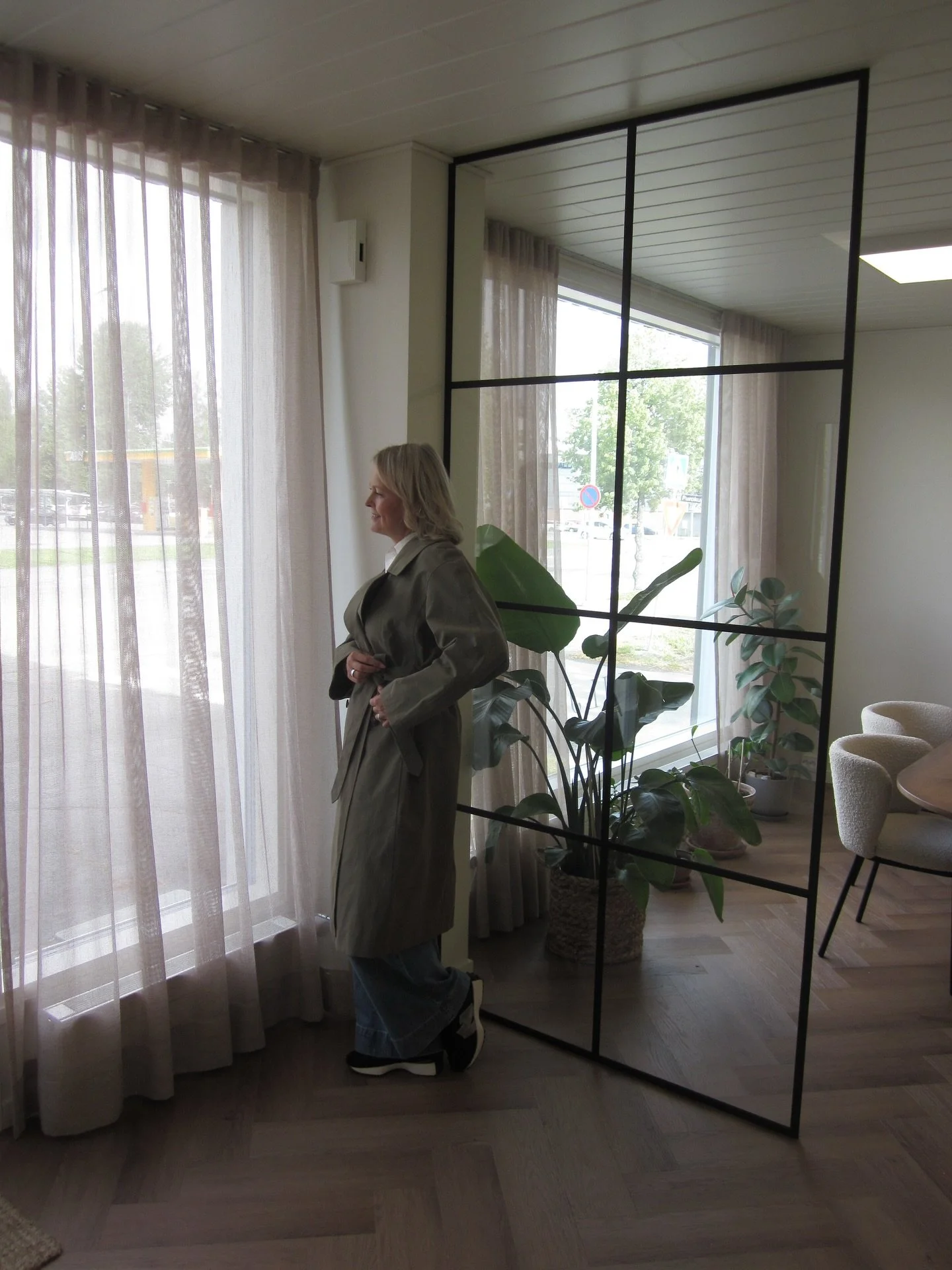 Kuvailisin itse&auml;ni herk&auml;ksi ja lempe&auml;ksi. Olen monia asioita, esimerkiksi nyky&auml;&auml;n sellainen, joka mielen ep&auml;ilyksist&auml; huolimatta toimii, koska olen kokenut sen, ett&auml; asioita j&auml;&auml; tekem&auml;tt&auml;, k