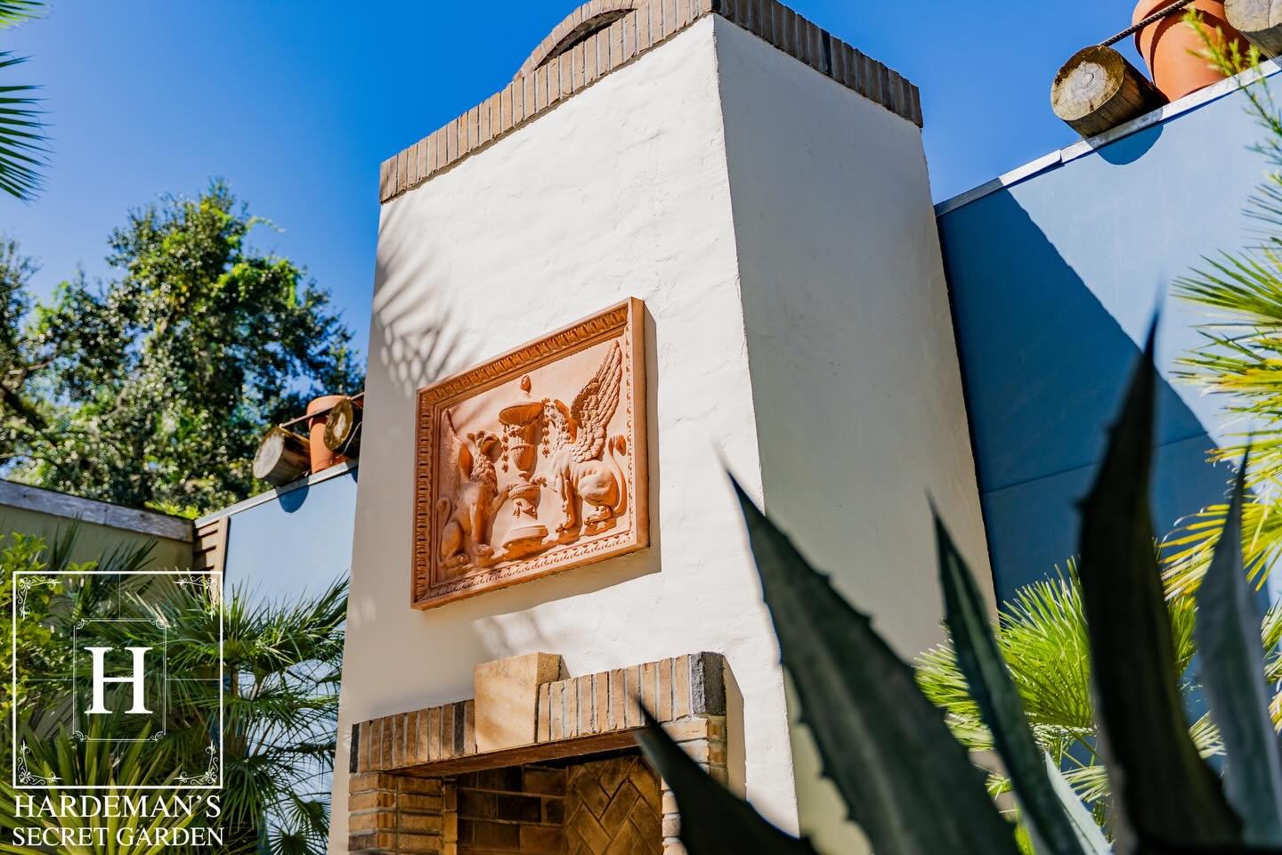 Cozy, charming, and full of natural texture, the Succulent Garden offers a peaceful backdrop lined with unique plants, warm tones, and a welcoming fireplace.

www.hardemanssecretgarden.com
#hardemanssecretgarden #weddings #weddingreceptions #weddingv