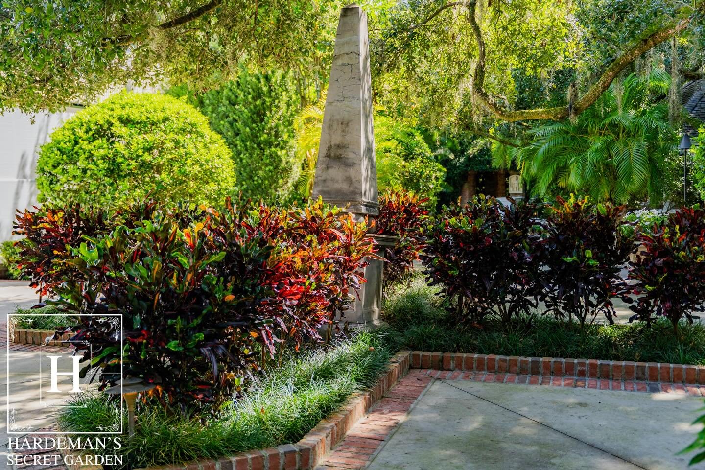 Elegant, structured, and timeless &mdash; the Formal Garden is simply a perfect setting. Its clean lines and refined landscaping bring a classic touch to any event.

www.hardemanssecretgarden.com
#hardemanssecretgarden #weddings #weddingreceptions #w