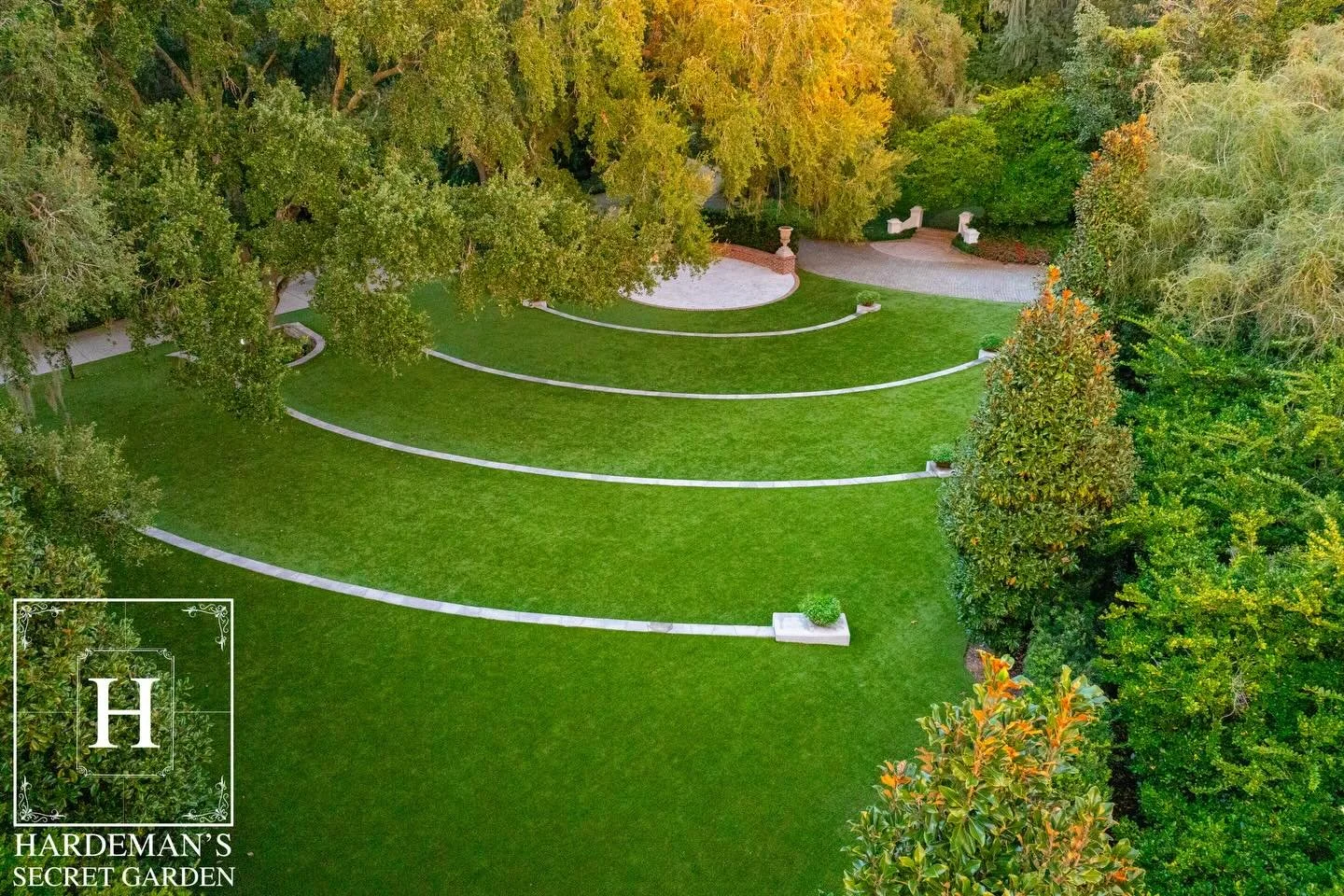With its tiered steps, open layout, and lush surroundings, the Amphitheater is a standout space for ceremonies and special gatherings.

www.hardemanssecretgarden.com
#hardemanssecretgarden #weddings #weddingreceptions #weddingvenue #weddingtime #wedd