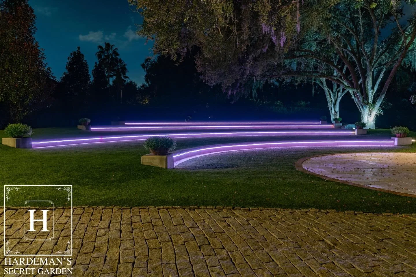 Open and welcoming, the Amphitheater provides a beautiful setting designed to bring people together. Surrounded by greenery and thoughtful details, it creates a memorable backdrop for any event.

hardemanssecretgarden.com
#hardemanssecretgarden #wedd