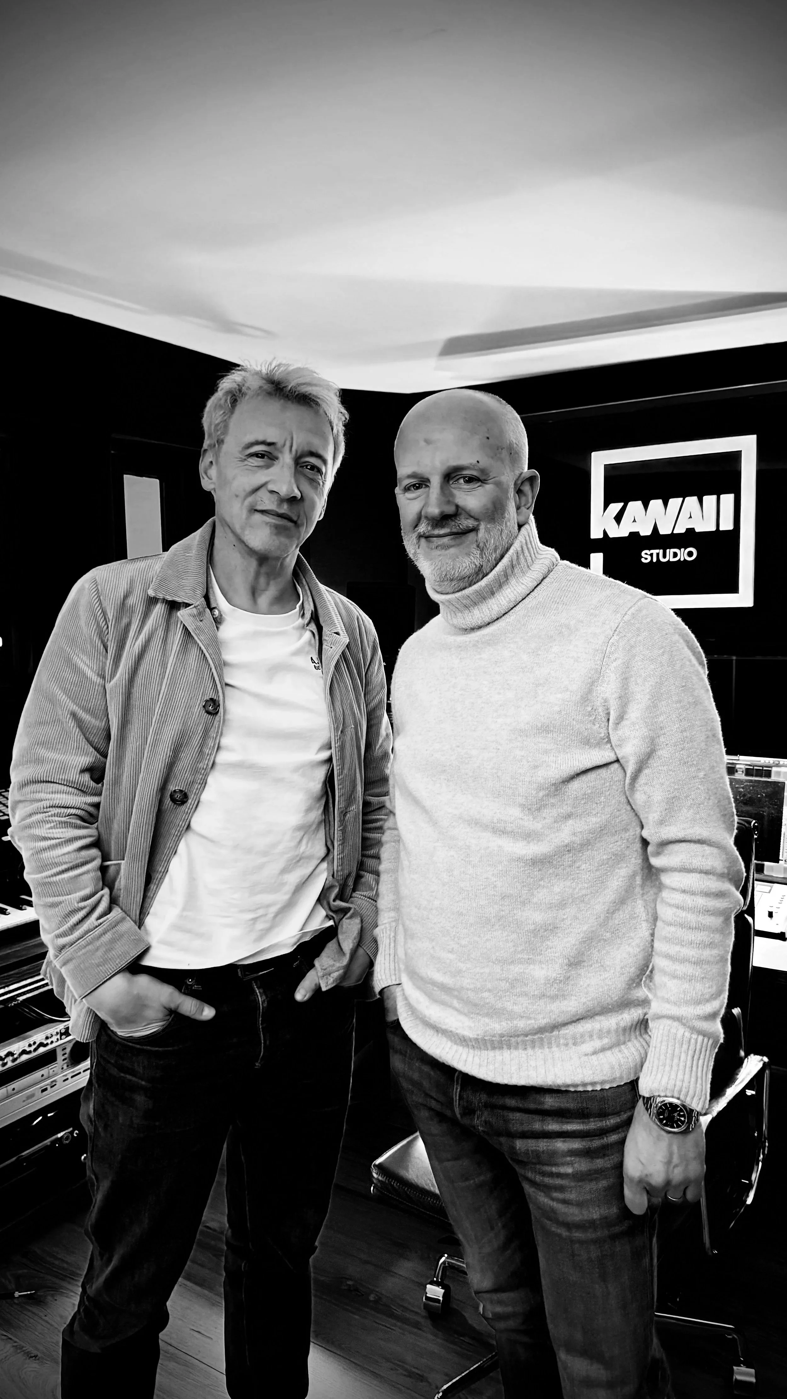Emmanuel Curtil, comédien de doublage, voix française de Jim Carrey, en session chez Kawaii Studio