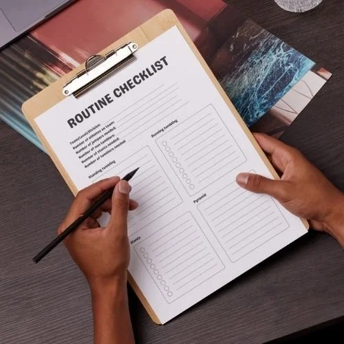 Pink and White Retro Nostalgic Beauty Salon Logo (1).jpg