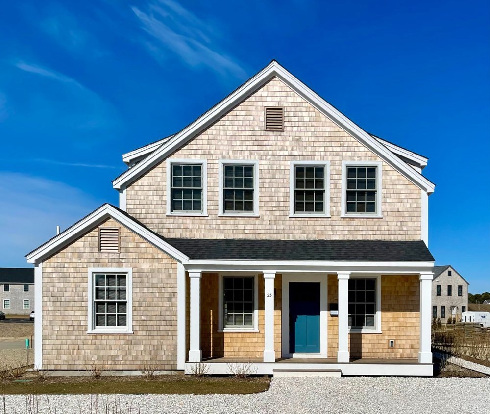Exterior+view+of+colonial+modular+home+with+cedar+shake+siding.jpeg