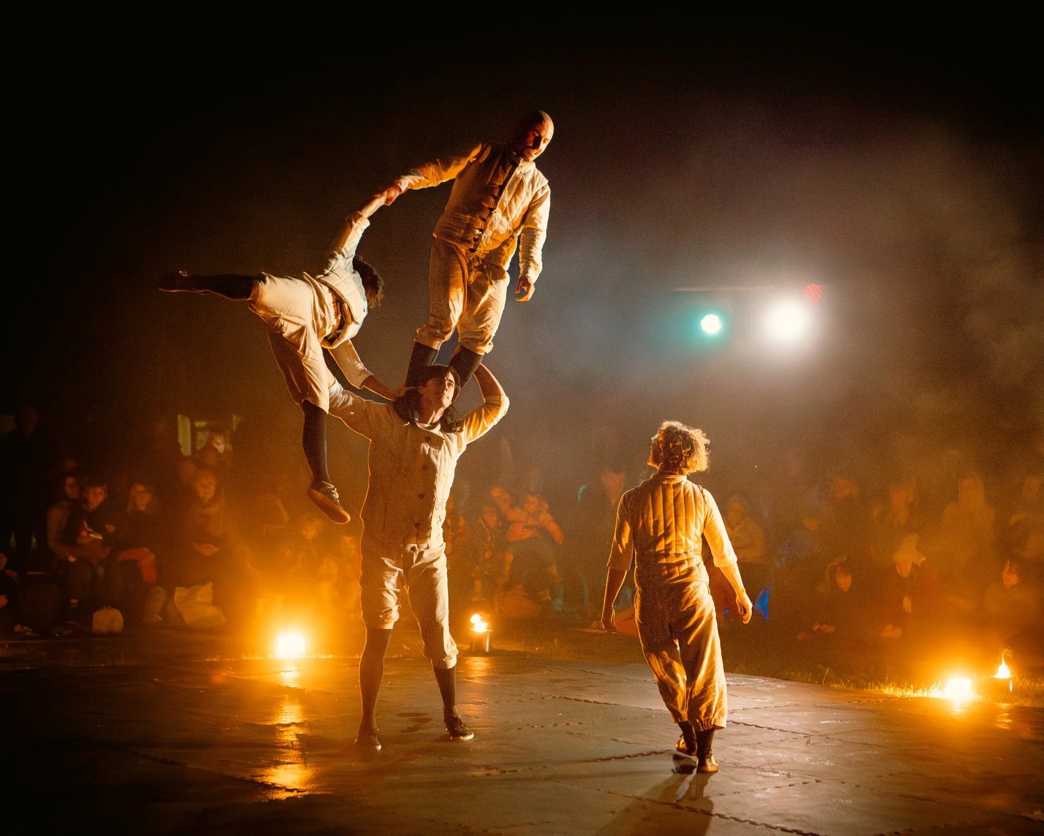 FIRESIDE
Nikki & JD / Lost Dog