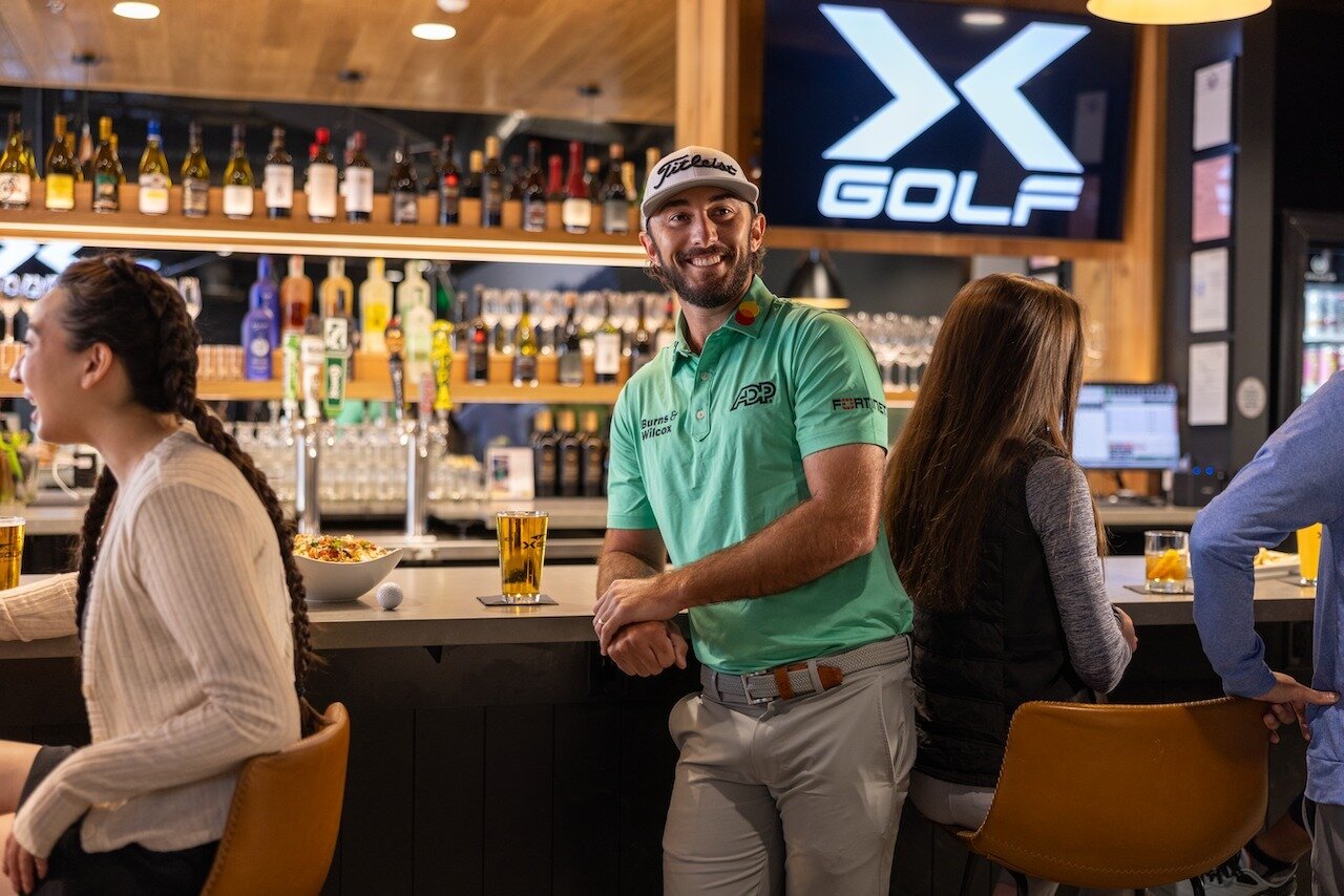 POV: You pull up to X-Golf and see this guy chilling at the bar. What would be the first thing you ask him? 🤔

#XGolf #IndoorGolf #MaxHoma