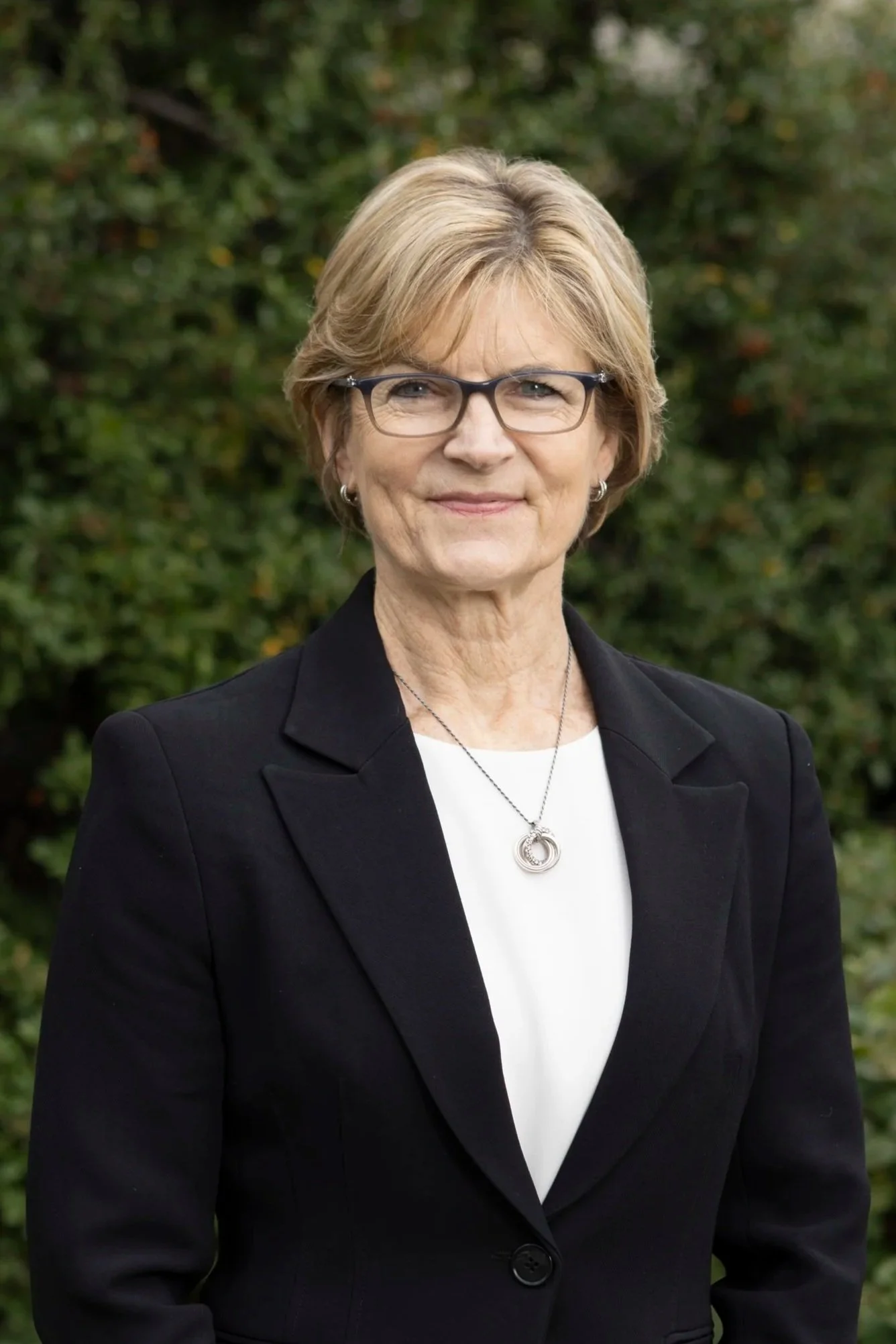 Dr. Gretchen Kerr headshot