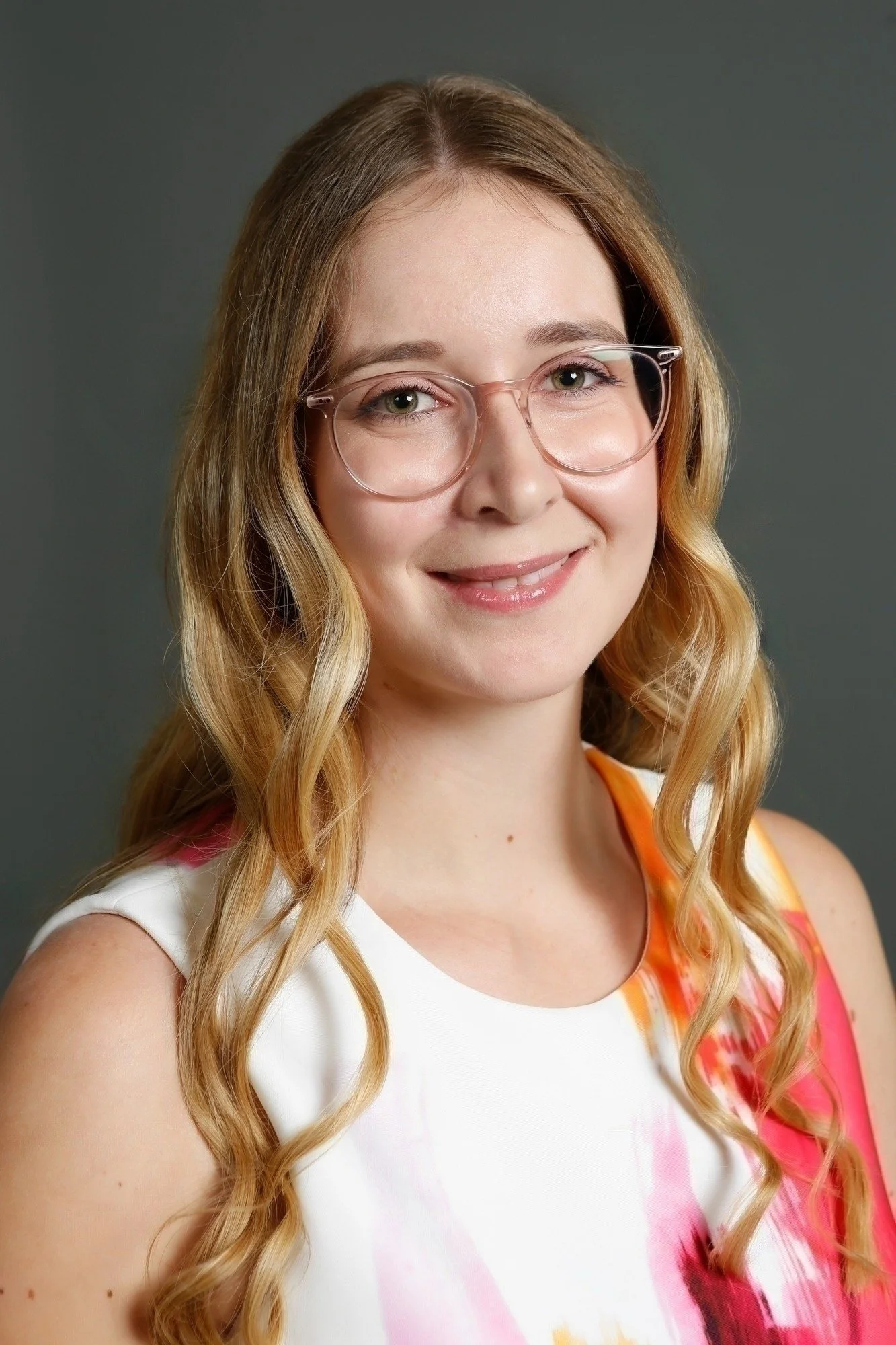 Angela Heinisch headshot
