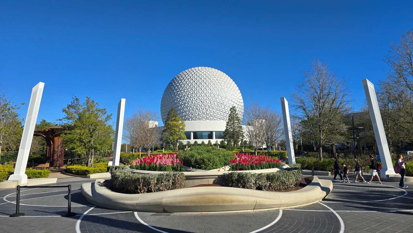 GEO-82 Epcot Lounge