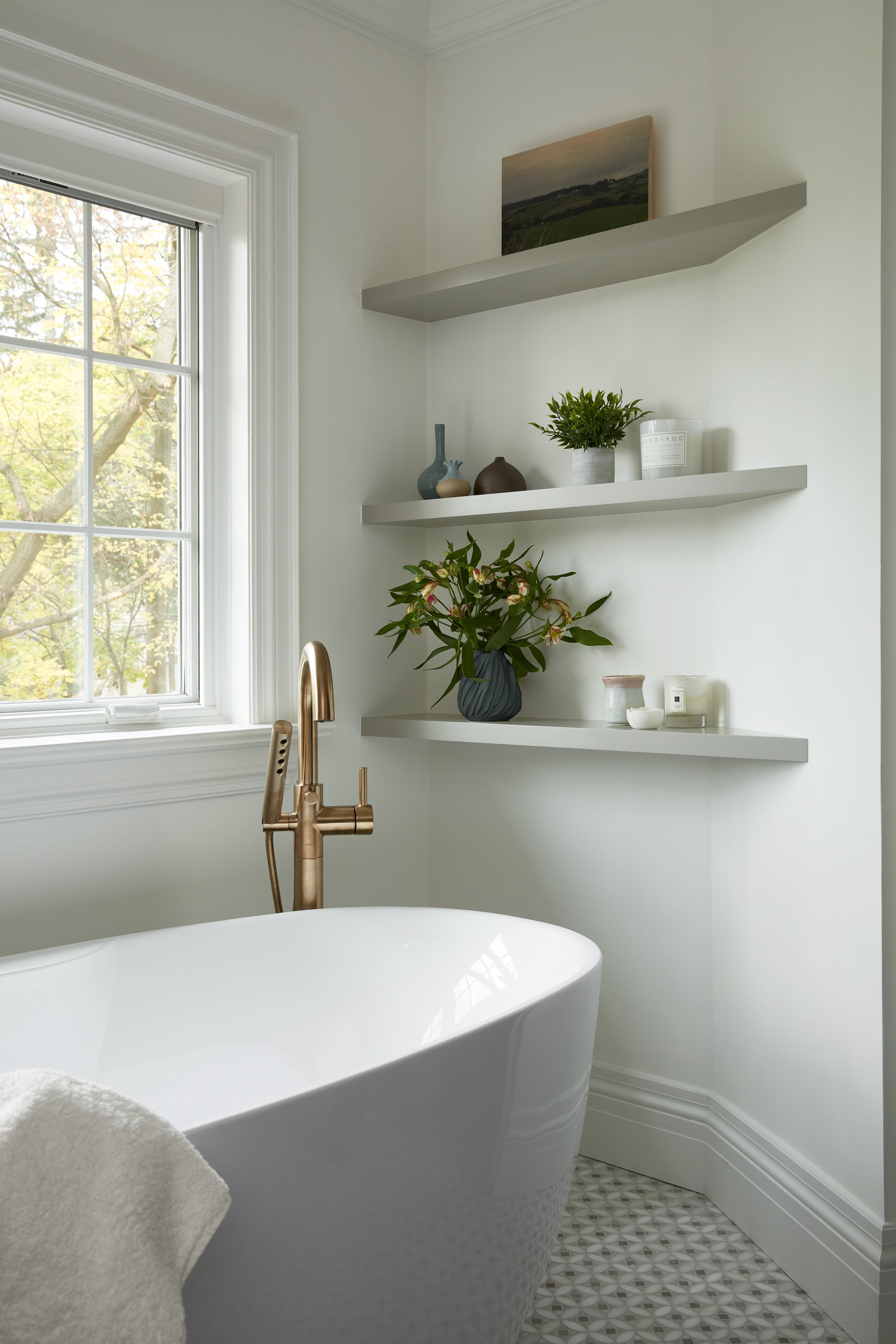 231108-DDG_PrimaryBathShelfVingette_01.jpg