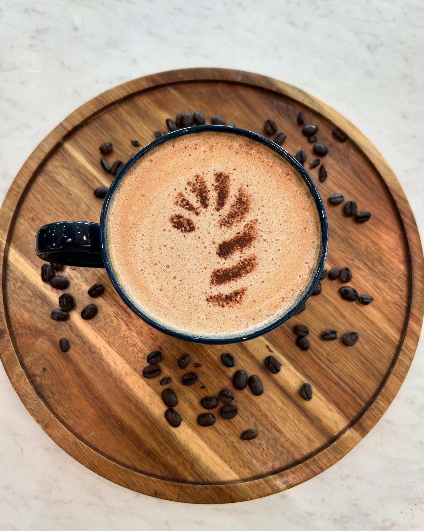 Stop by Georgie&rsquo;s to kick off December with a Mocha Mint Latte, made just how you like it!🎄☕️

#georgiescoffee #marathonflorida #mochamintlatte #cafelovers #lattewithatwist #mintlatte #coffeewithdogs