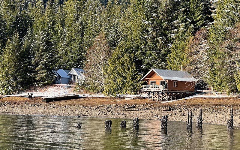 PhotoCollection_HI_HeritageAndModernComfort_0006_Bar and Cannery_cabin on shore.jpg