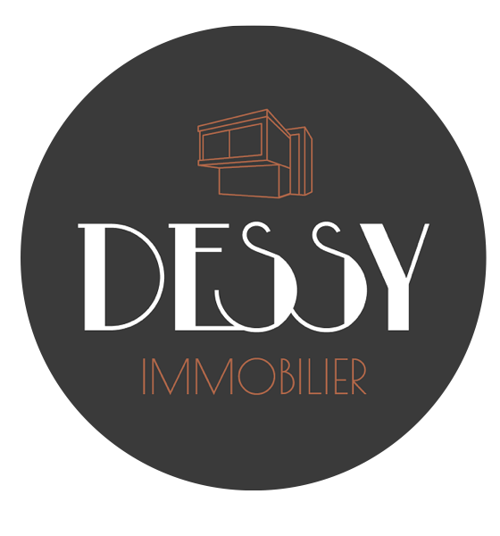 Logo de l'agence immobilière Dessy Immobilier avec un dessin stylisé de bâtiment au-dessus du nom et la mention 'IMMOBILIER' en dessous, sur fond noir.