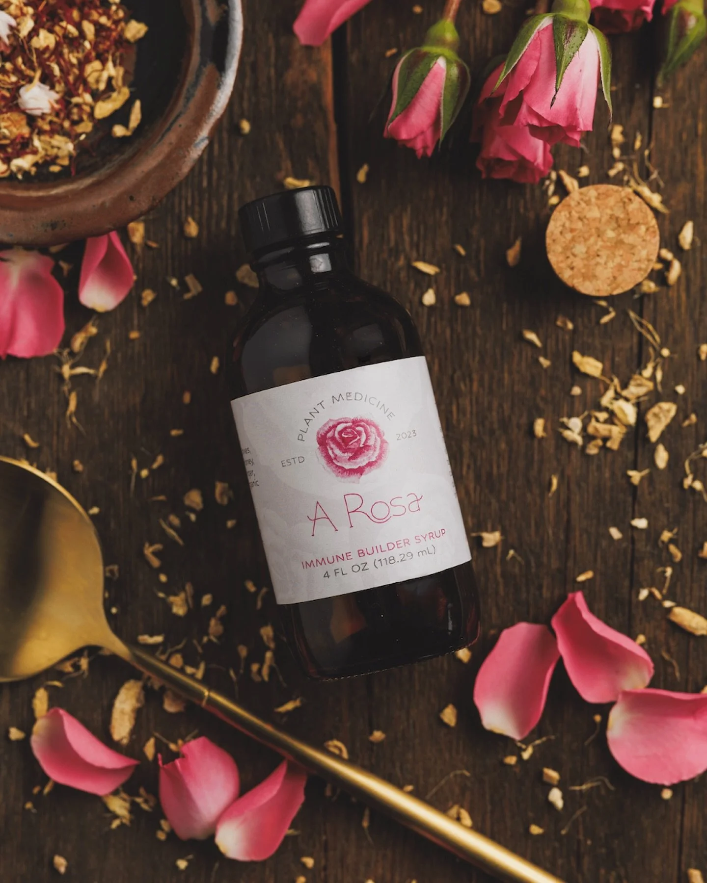 Branding for A Rosa, plant medicine, a hand-crafted organic cosmetic line | VOA Design

Photos by @sheenachakeresphoto 

#graphicdesign #brandidentity #skincare