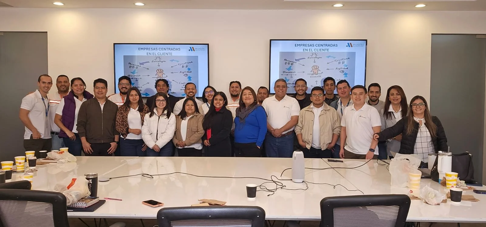 Reforzando nuestro compromiso: Makbi Guatemala se capacita en servicio al cliente 