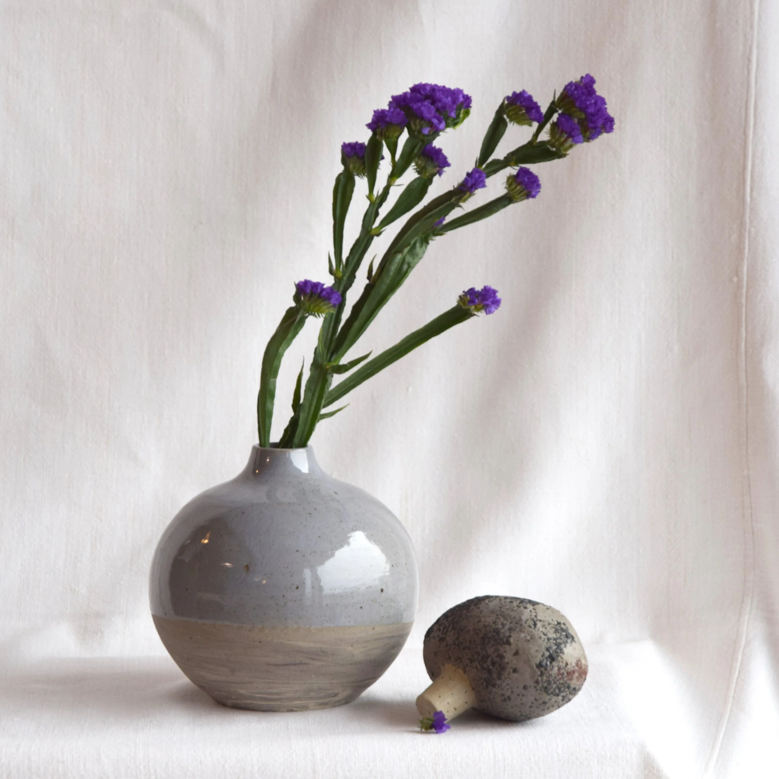 rock vase5 flower.jpg