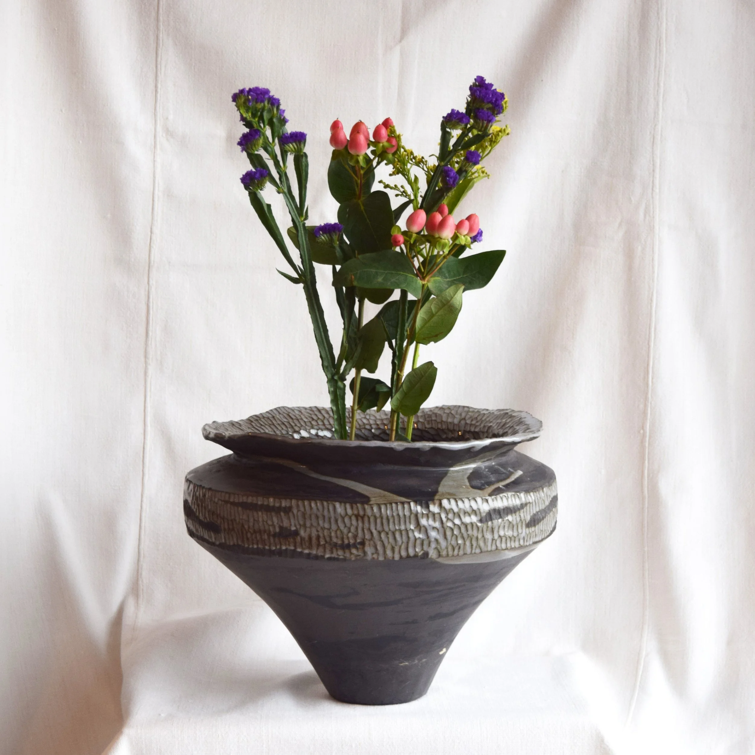 black vase flower.jpg