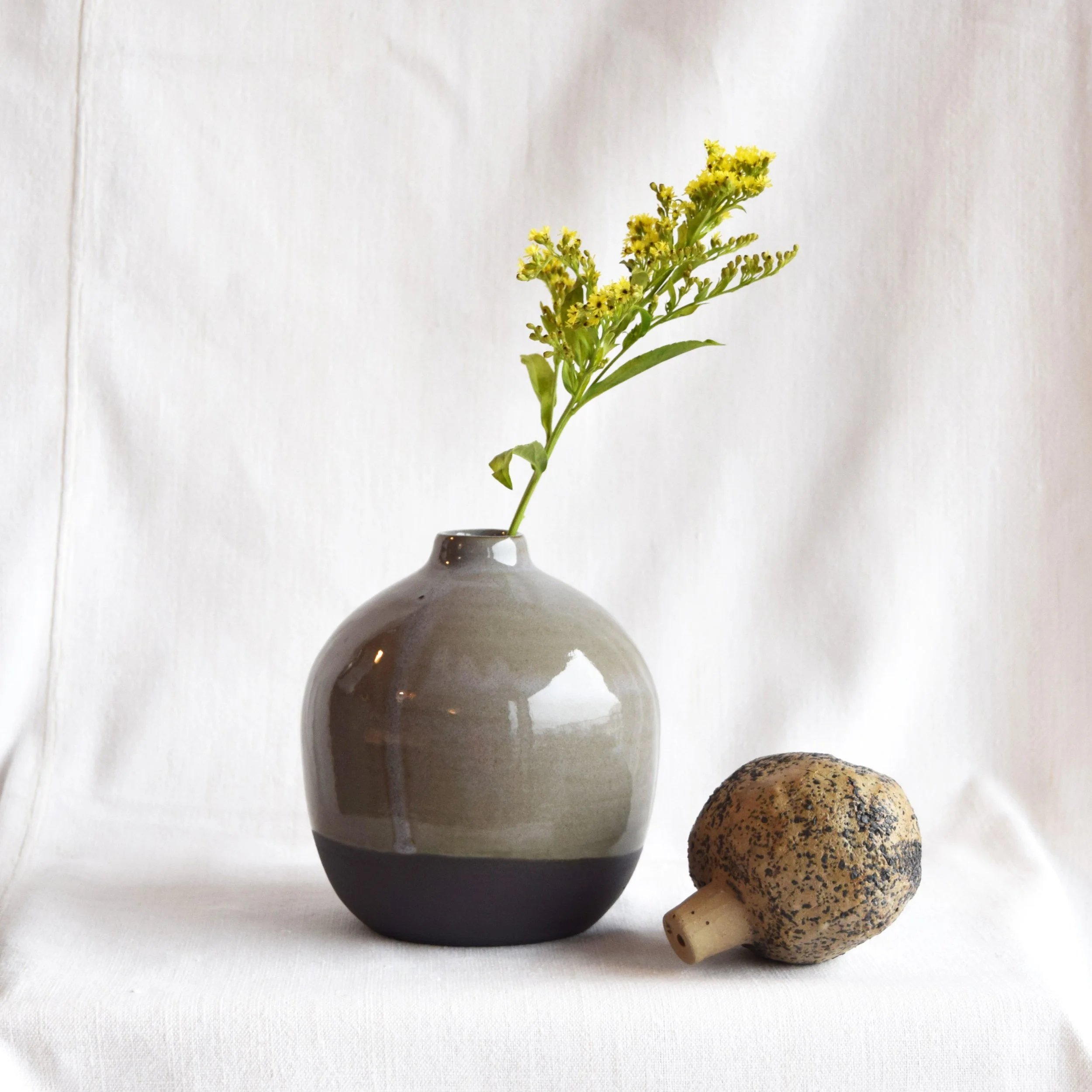 rock vase8 flower.jpg