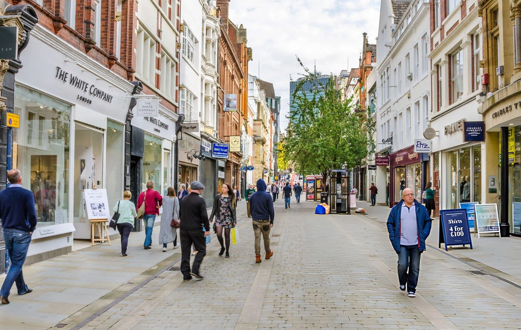 Benefits of Hiring a Commercial Cleaning Company for Your Business in Manchester