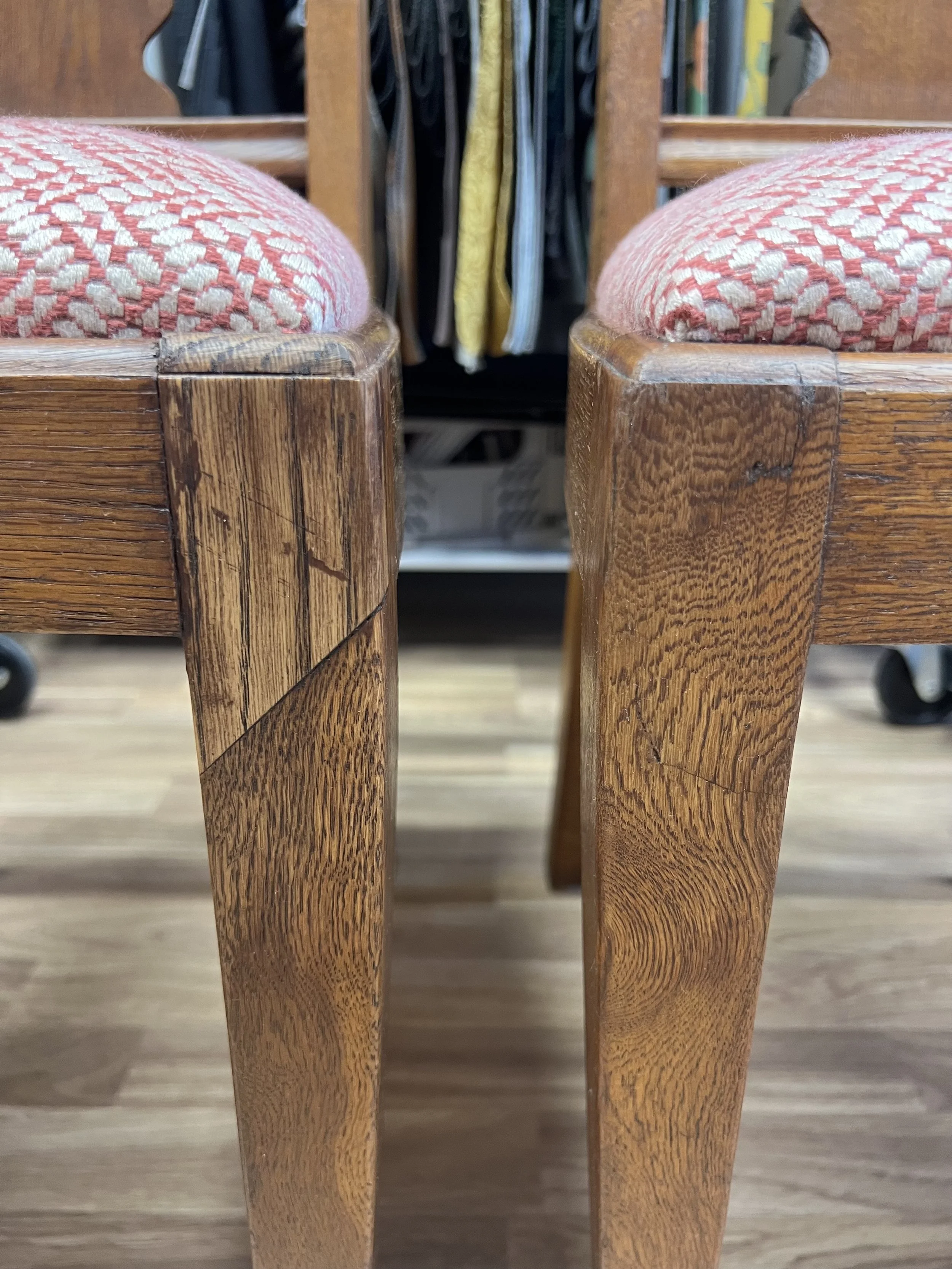 Restaurerat trä med nytt inslag av ek som betsats. Jobb av Elfstedts