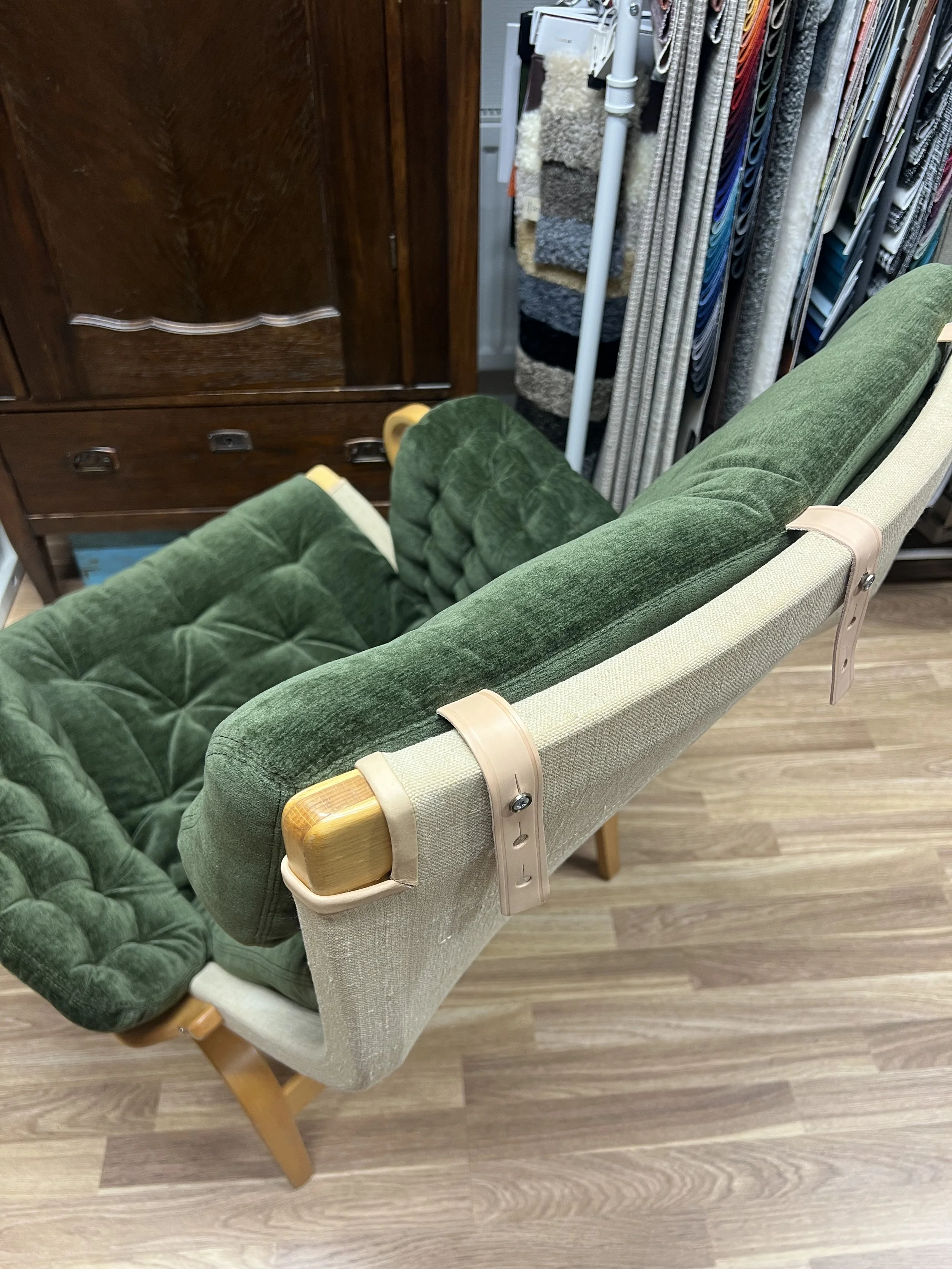 Uppfräschad linneväv, nya skinndetaljer, limmad stomme