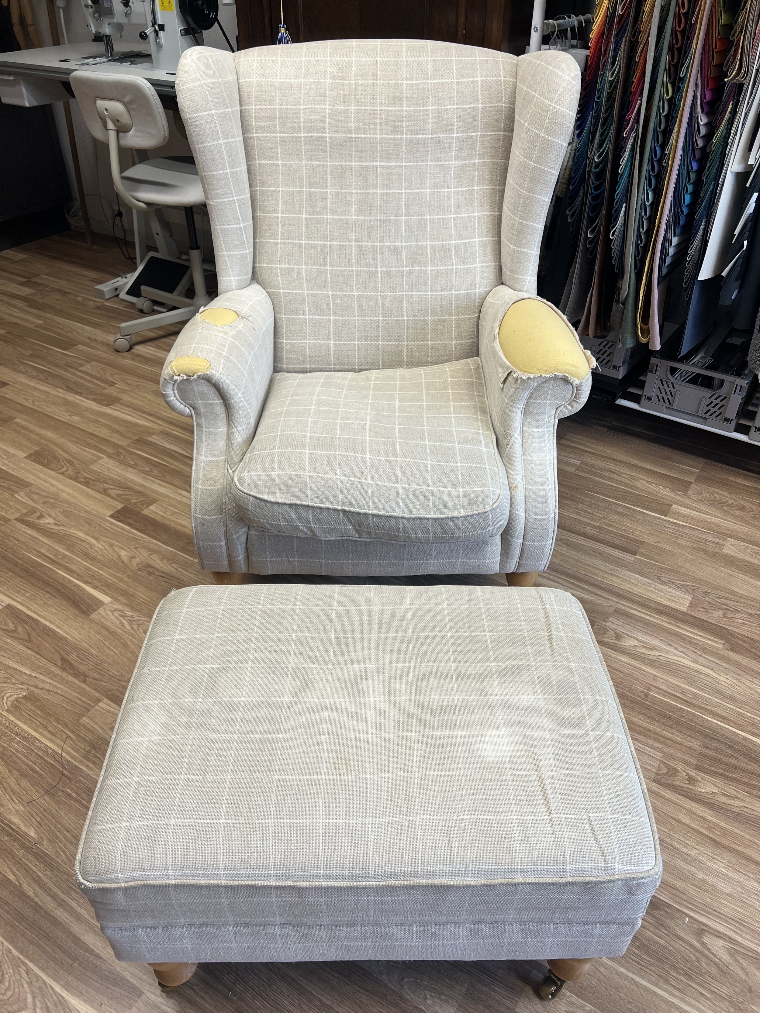 INNAN; Knoll-fåtölj med fotpall