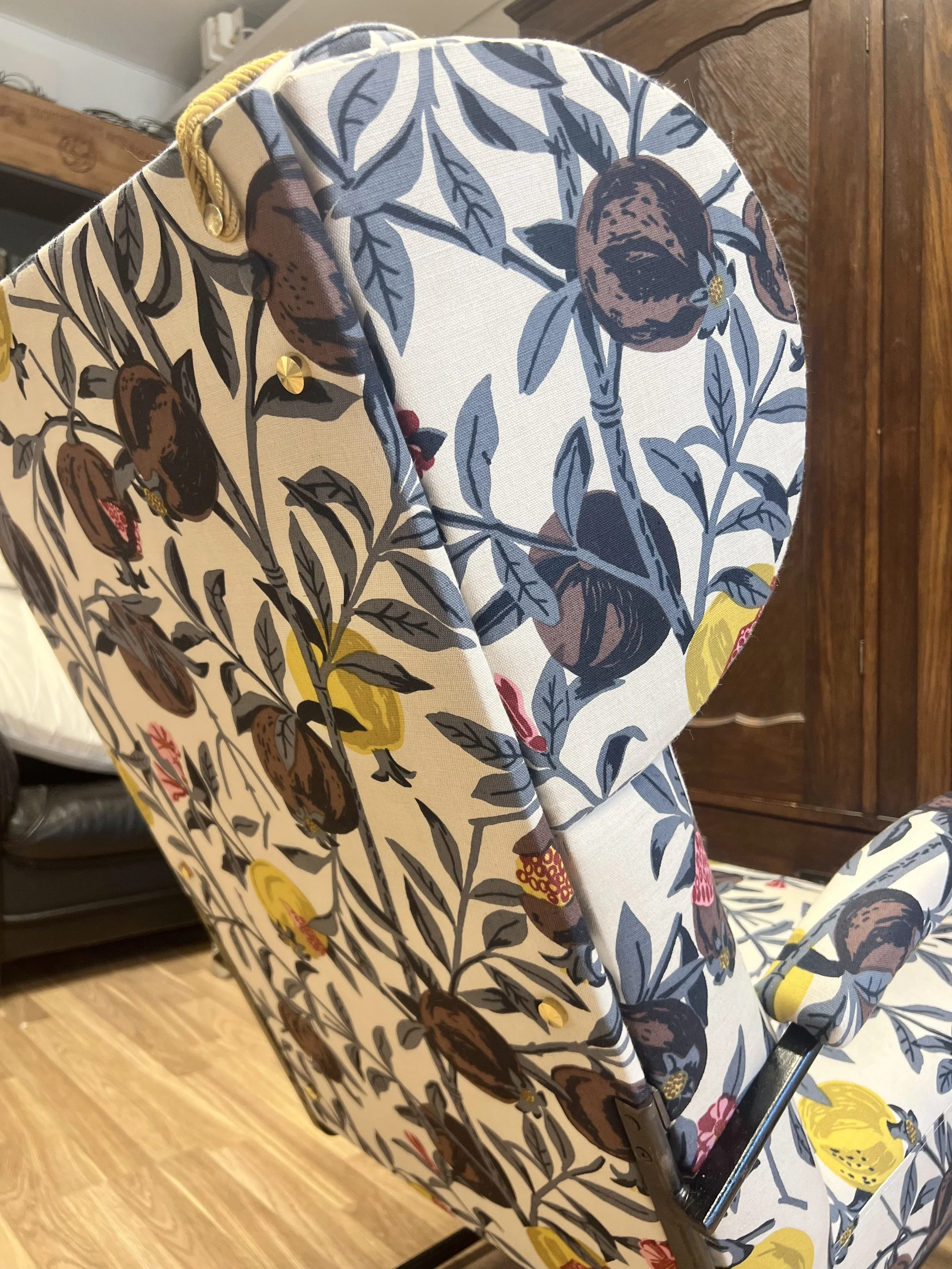 Mässingtäckbrickor för skruvar på ryggen