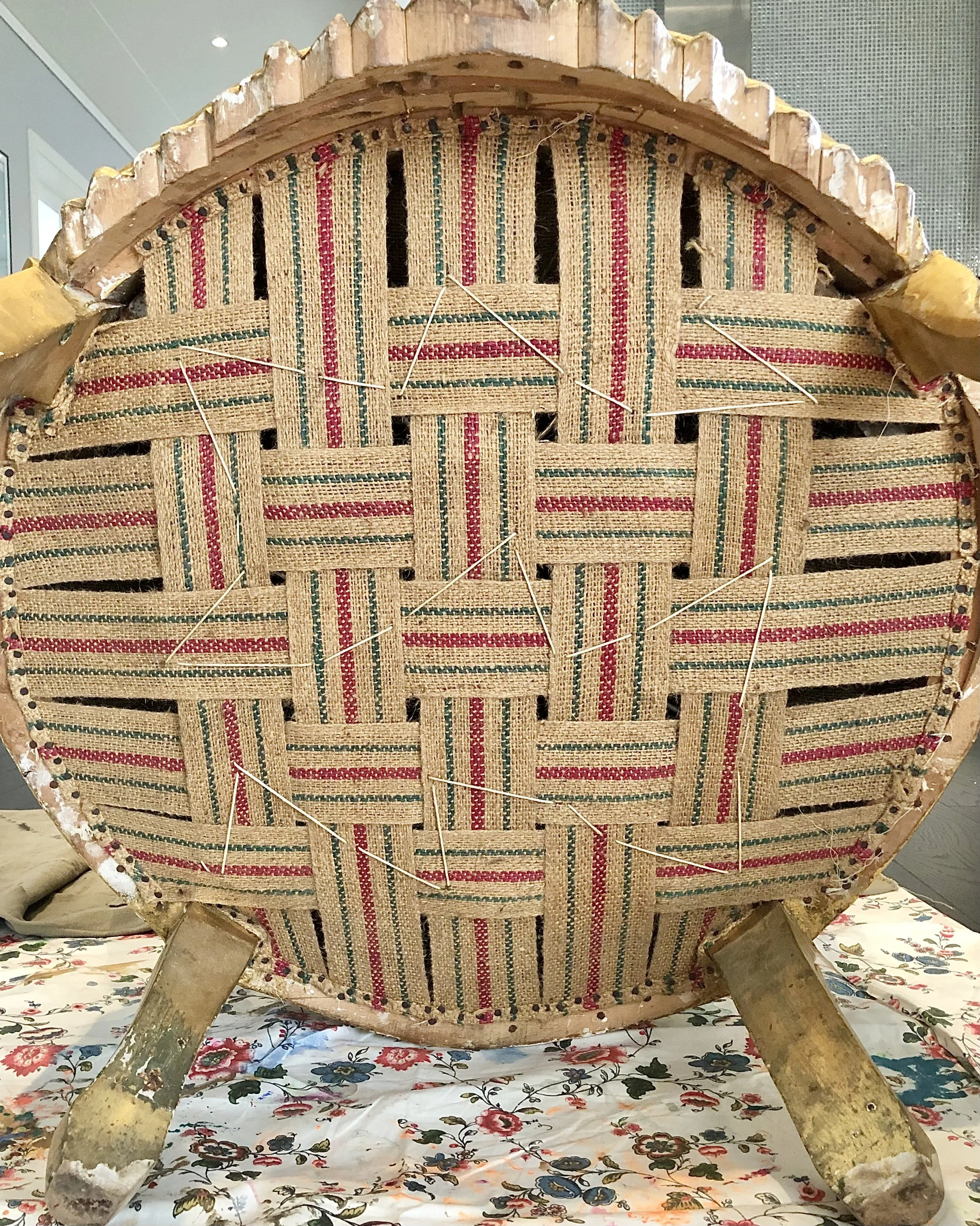 Vacker gammal sadelgjord.