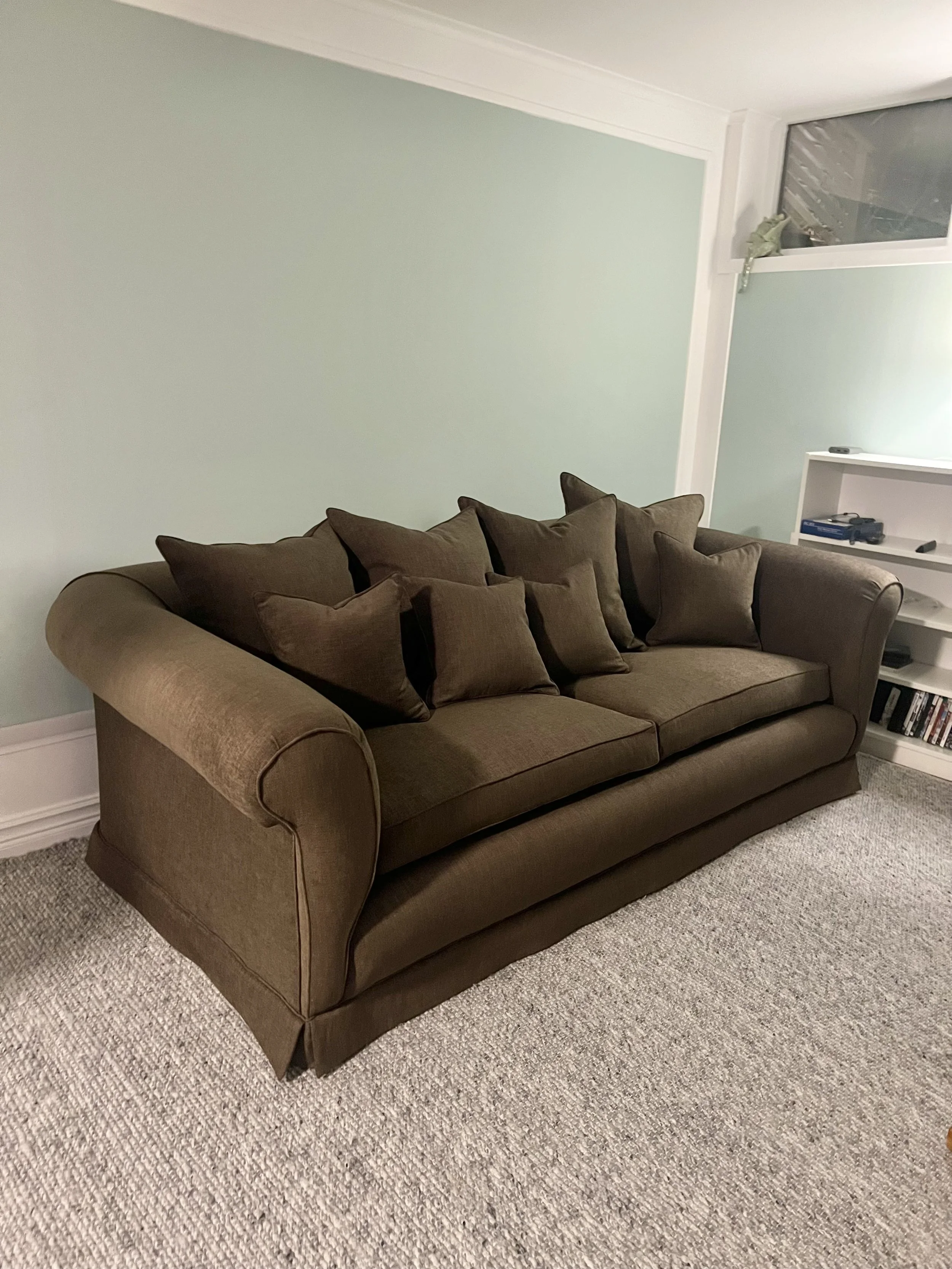 Soffa omklädd i Perfecto, Sydtextil. Renoverad sits, nytillverkade plymåer och nya dunkuddar