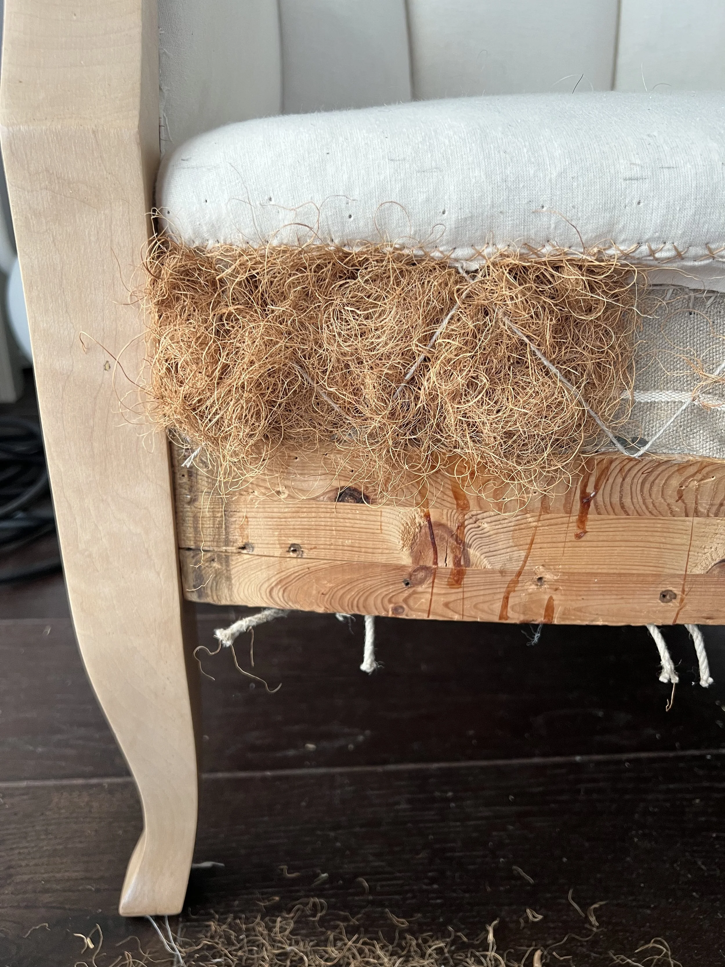 Framkanten får kokosstoppning.