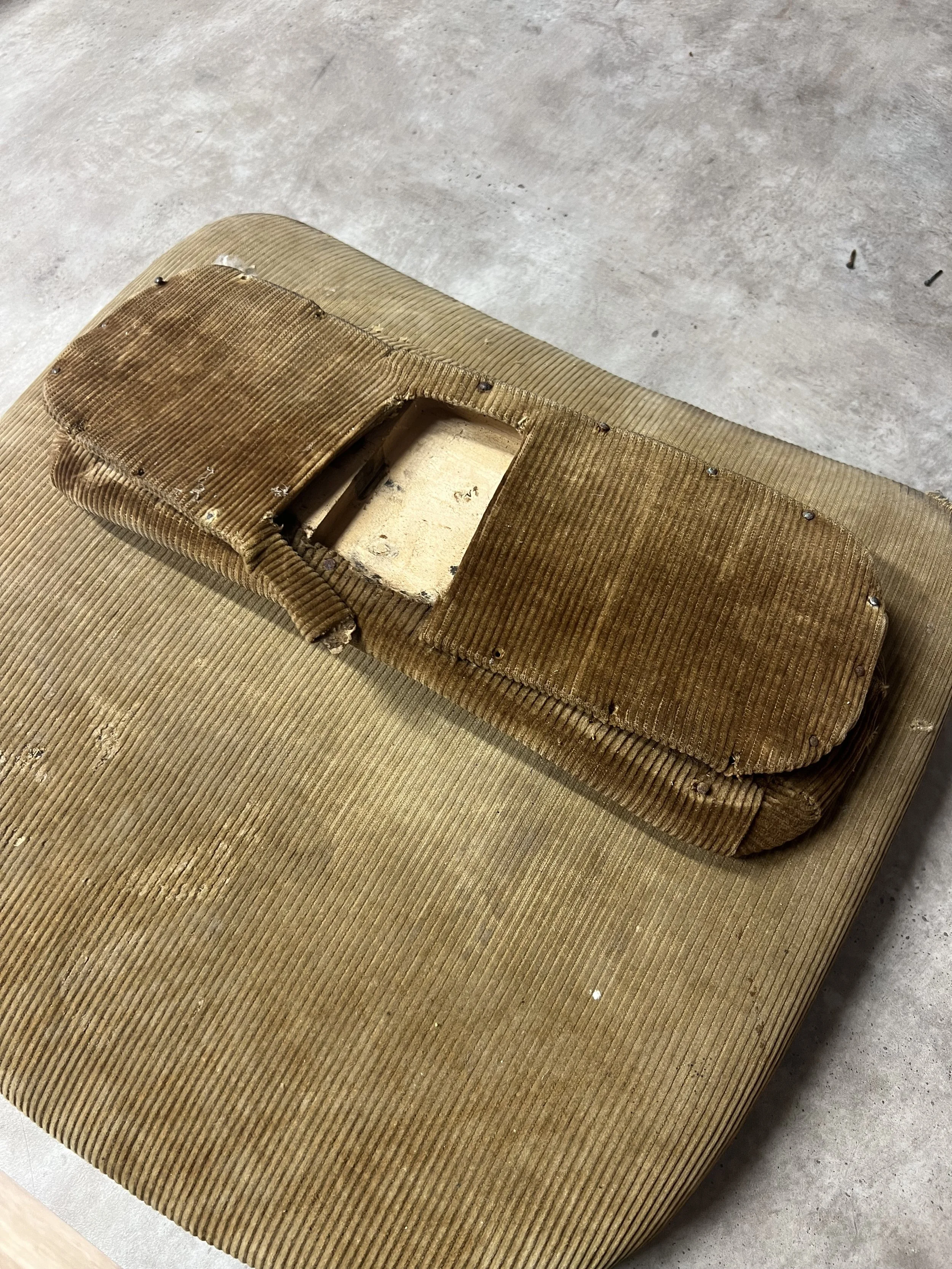 INNAN; Trött gammal manchester-klädsel