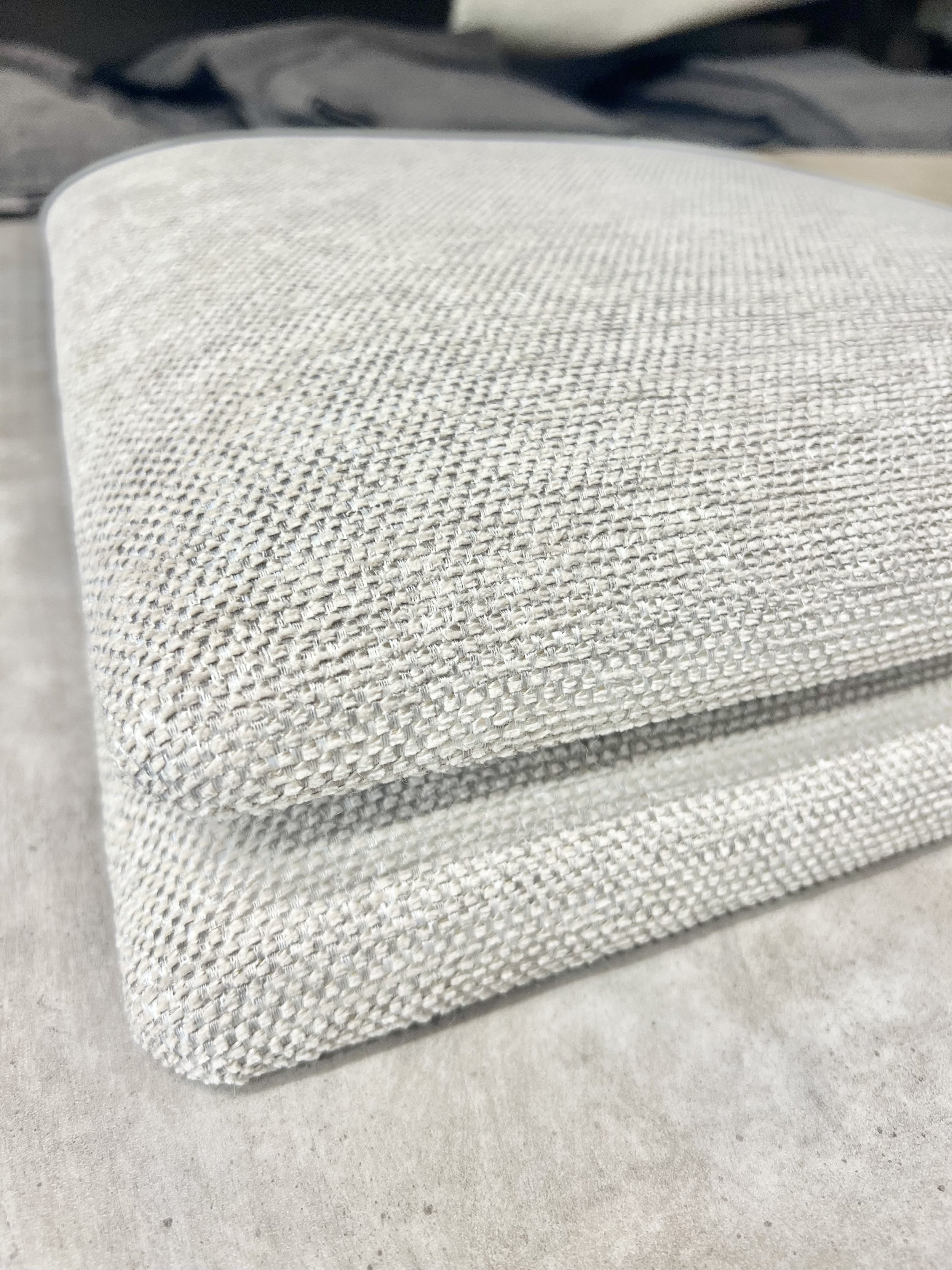 Sex stolssitsar som fått ny stoppning och tjusig klädsel Diamond, Lauritzon