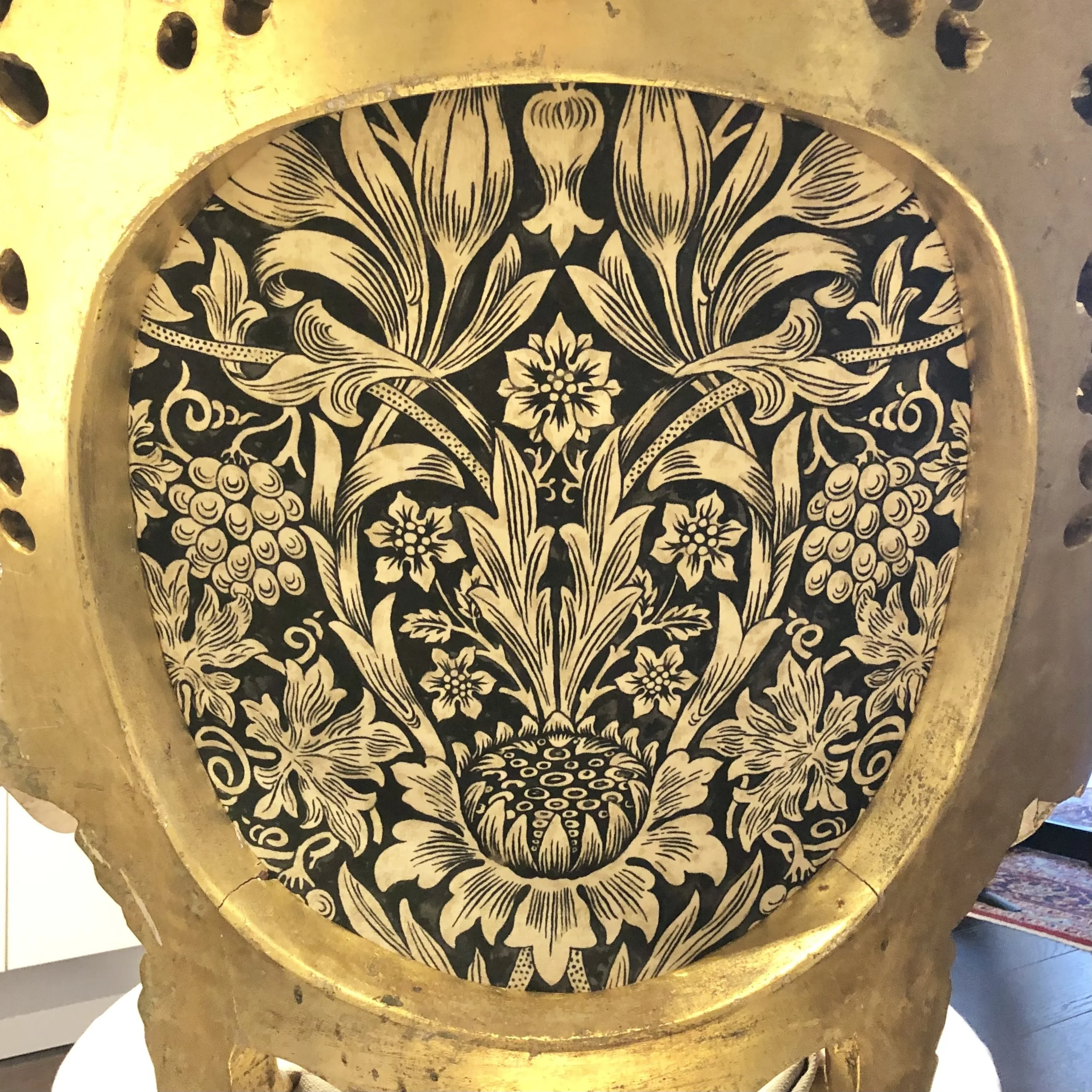 Nyklätt insida baktyg på rygg.