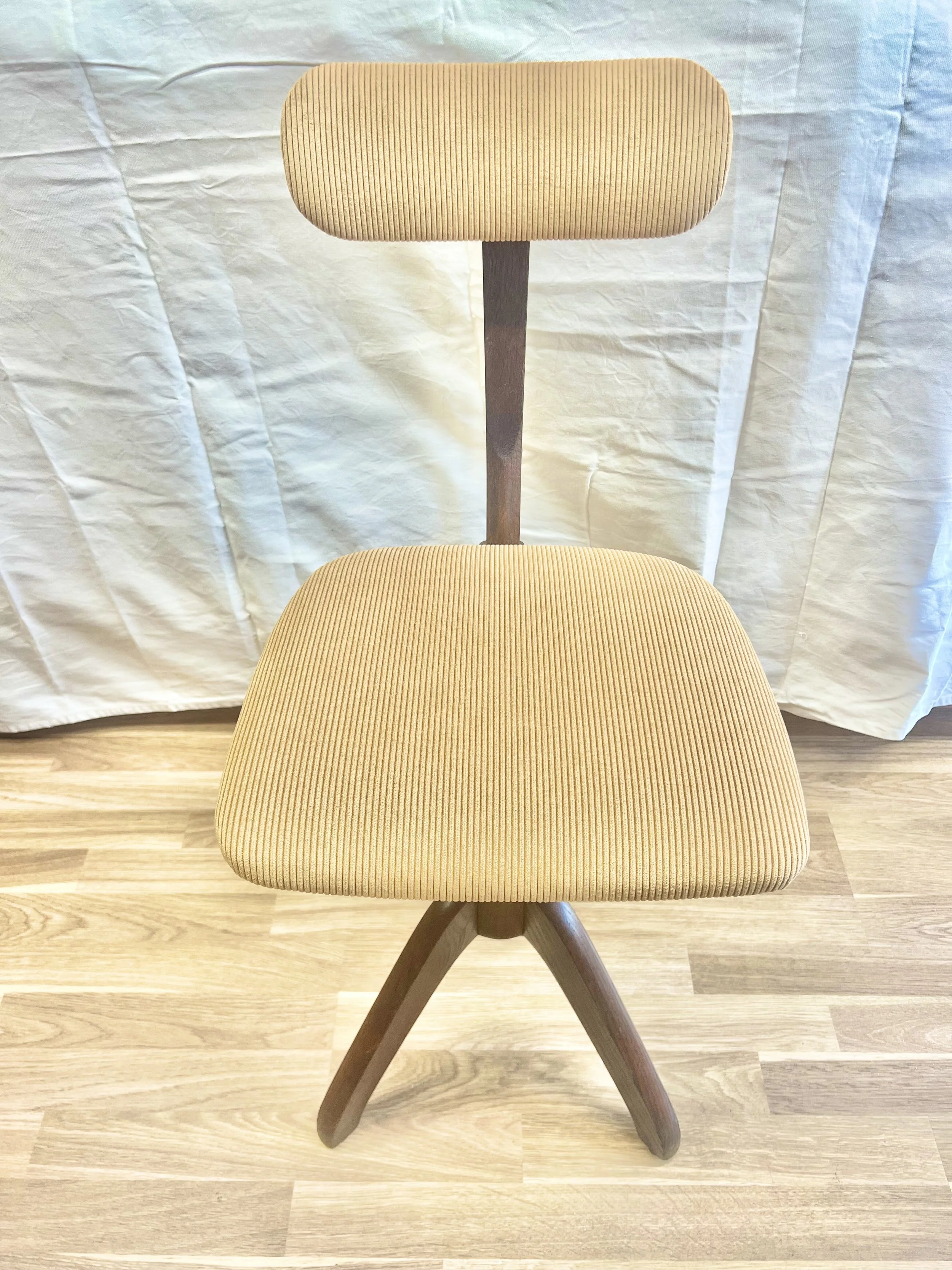 Kontorsstol, Åtvidaberg, klädd i manchestertyget Sorrento, Lauritzson