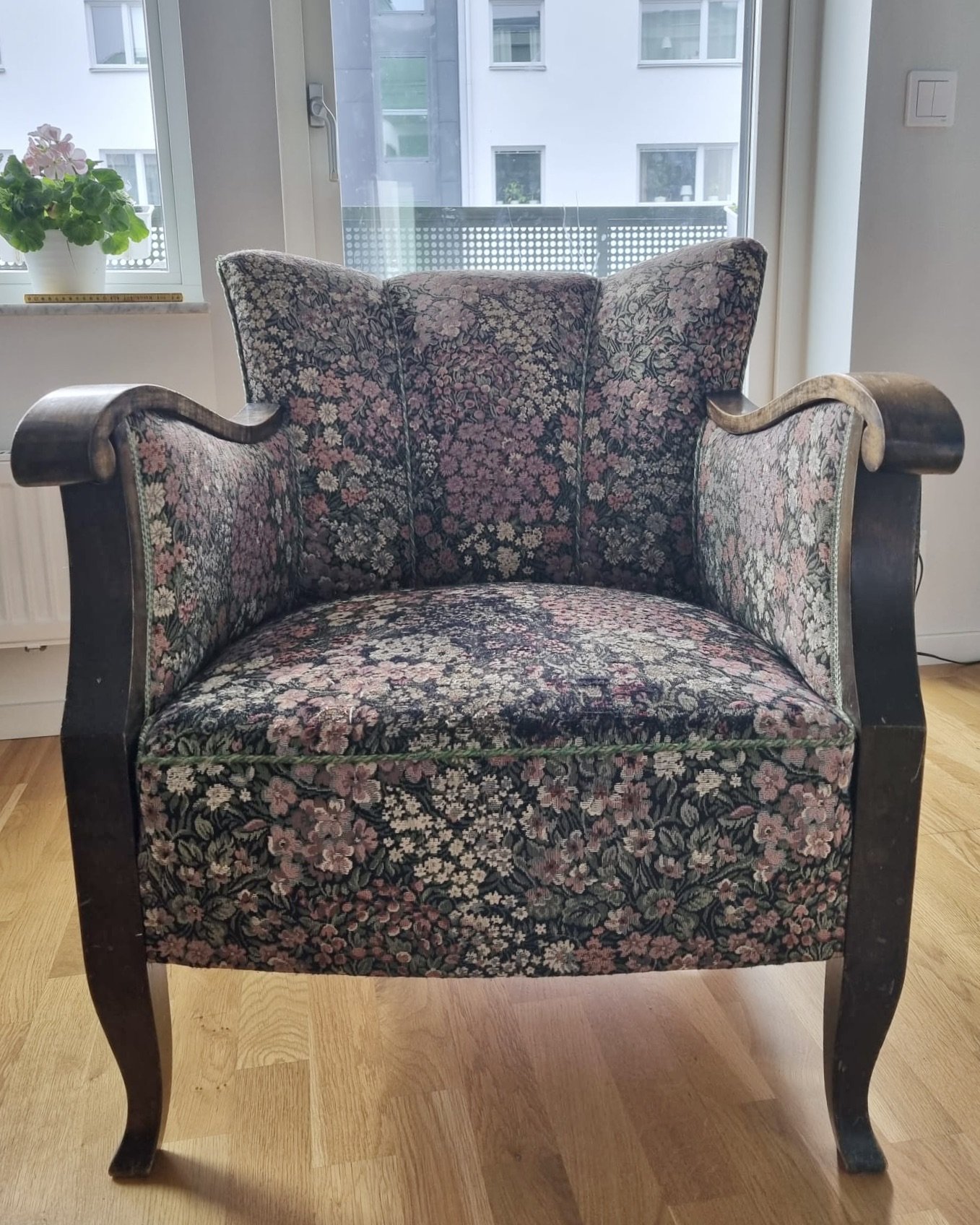 INNAN; Två 20/30-tals fåtöljer