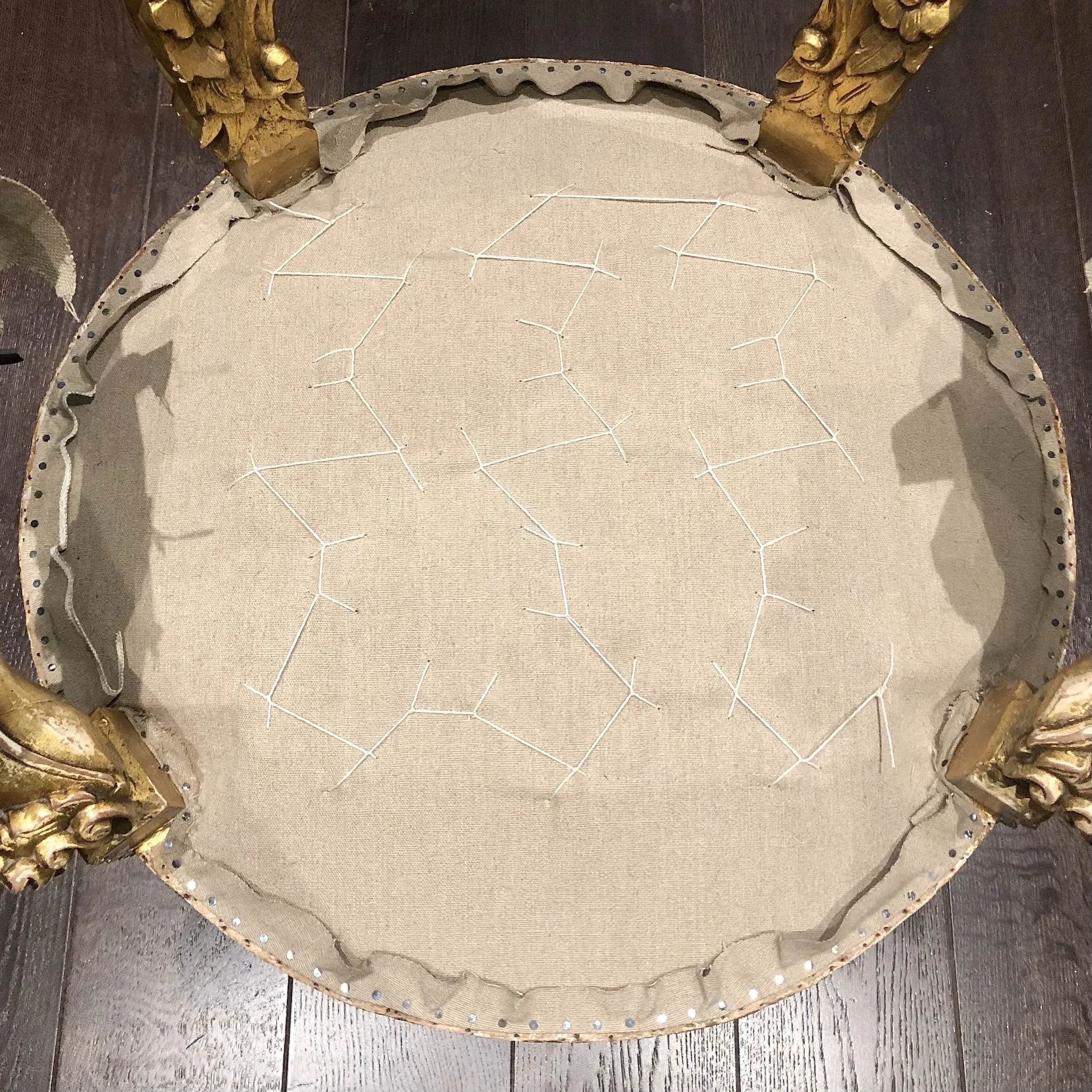 Ny bärande väv med mothålsstick på sits.