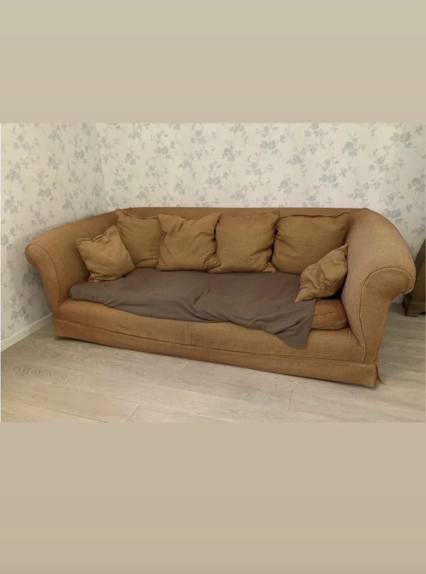 INNAN; Trött soffa och trötta kuddar