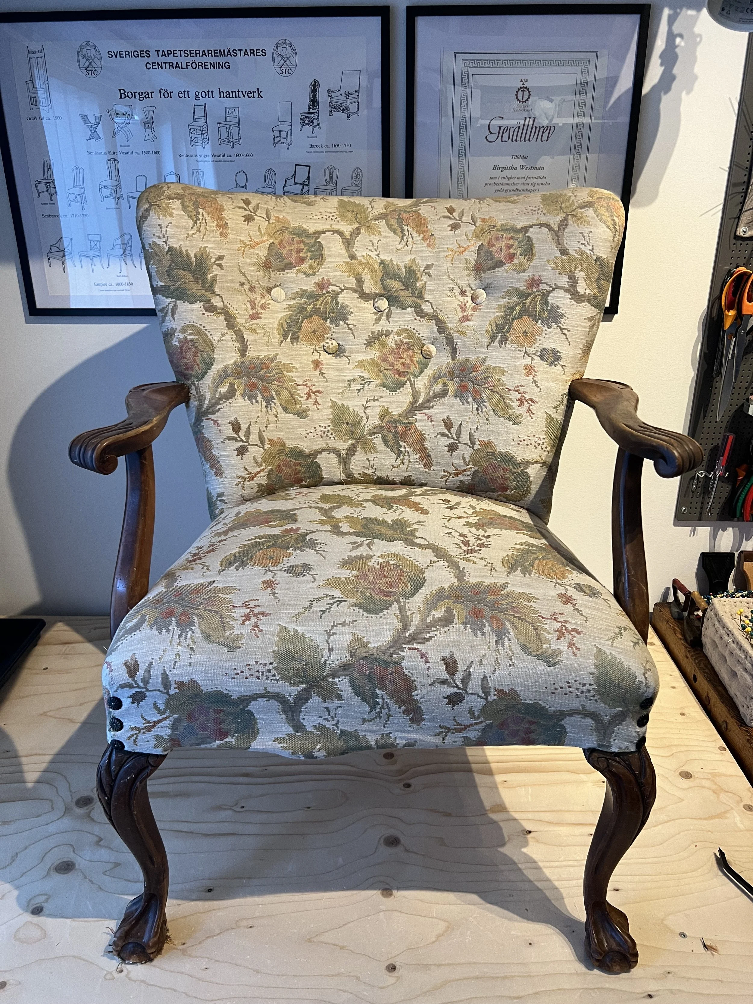 INNAN; Karmstol från sent 1800-tal (omklädd minst 4 gånger)