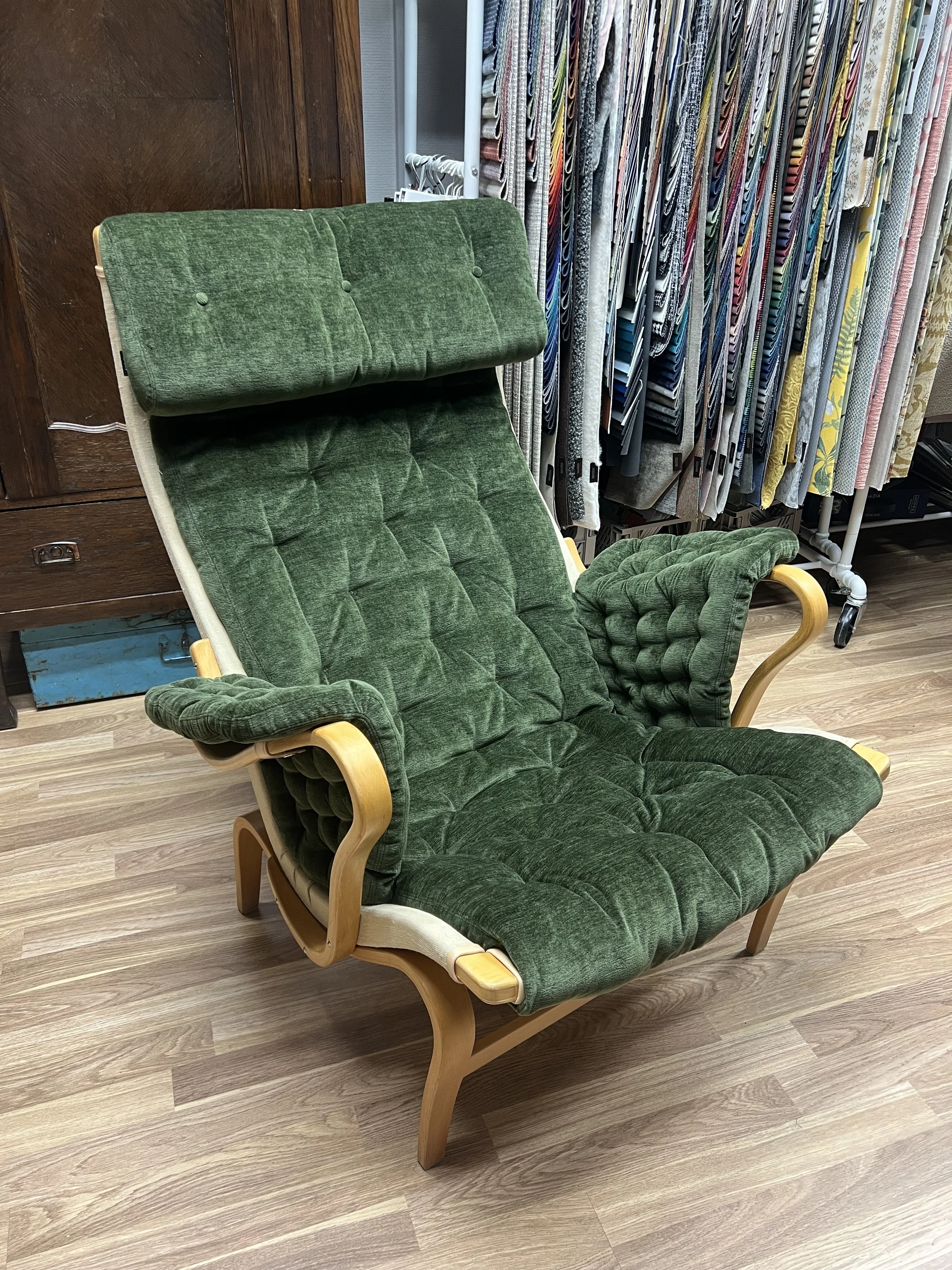 Pernilla 69, DUX. Nya dynor klädda i Allegro, Designers Guild. 