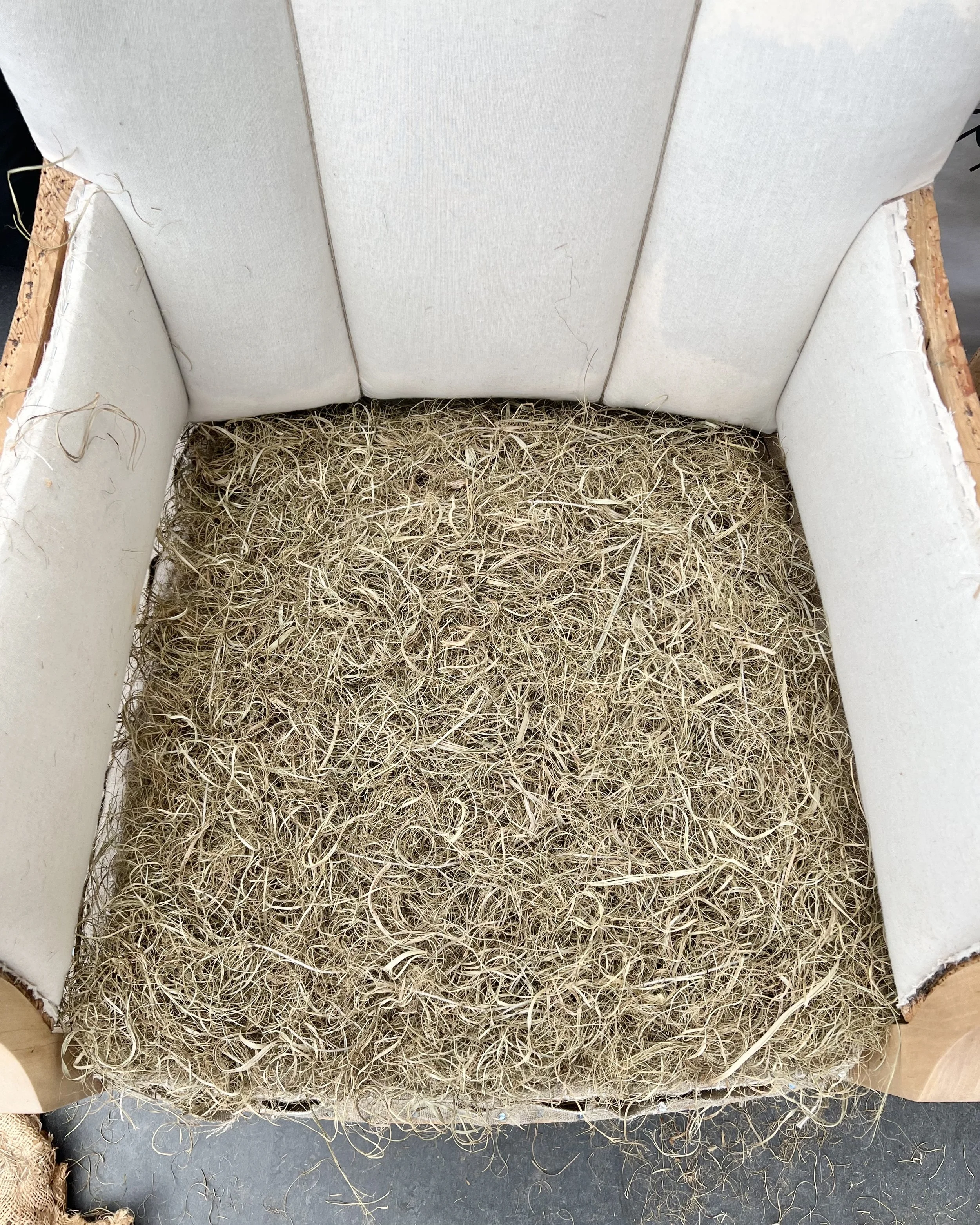 Ny grundstoppning av krollsplint på sits.