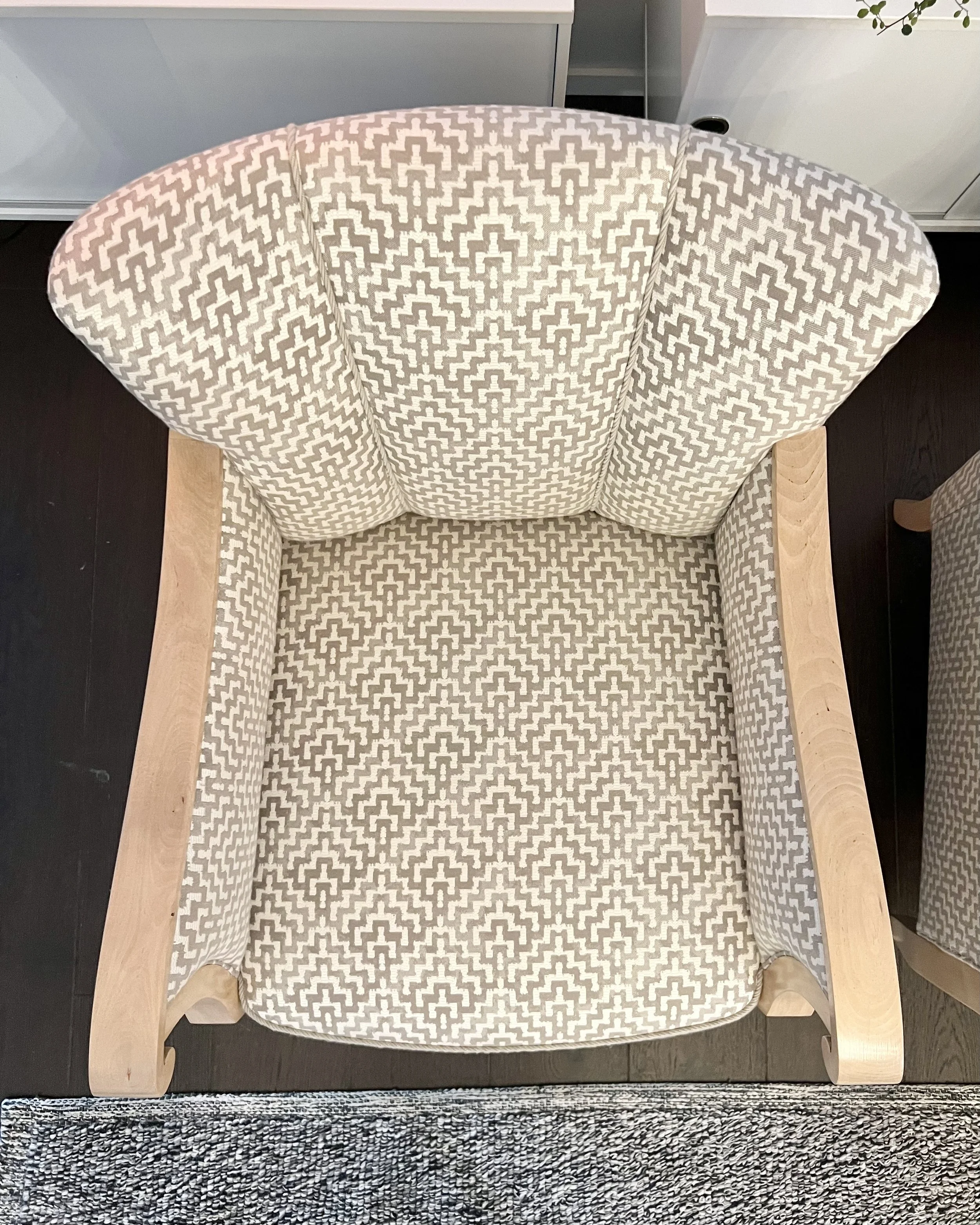 Fåtölj sett uppifrån.