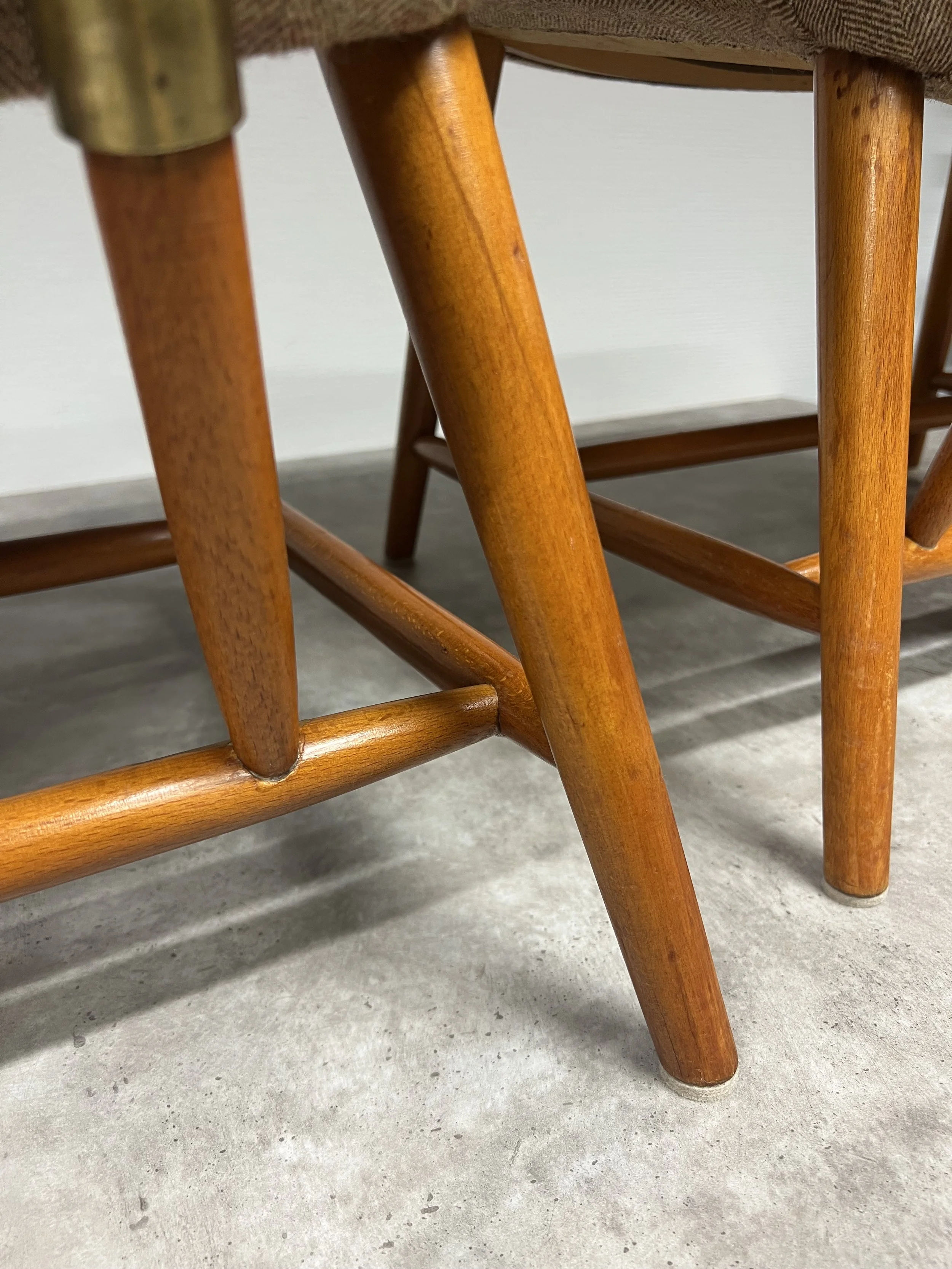 Olimmade och lagade stommar. Tvättat, polerat och vaxat trä.